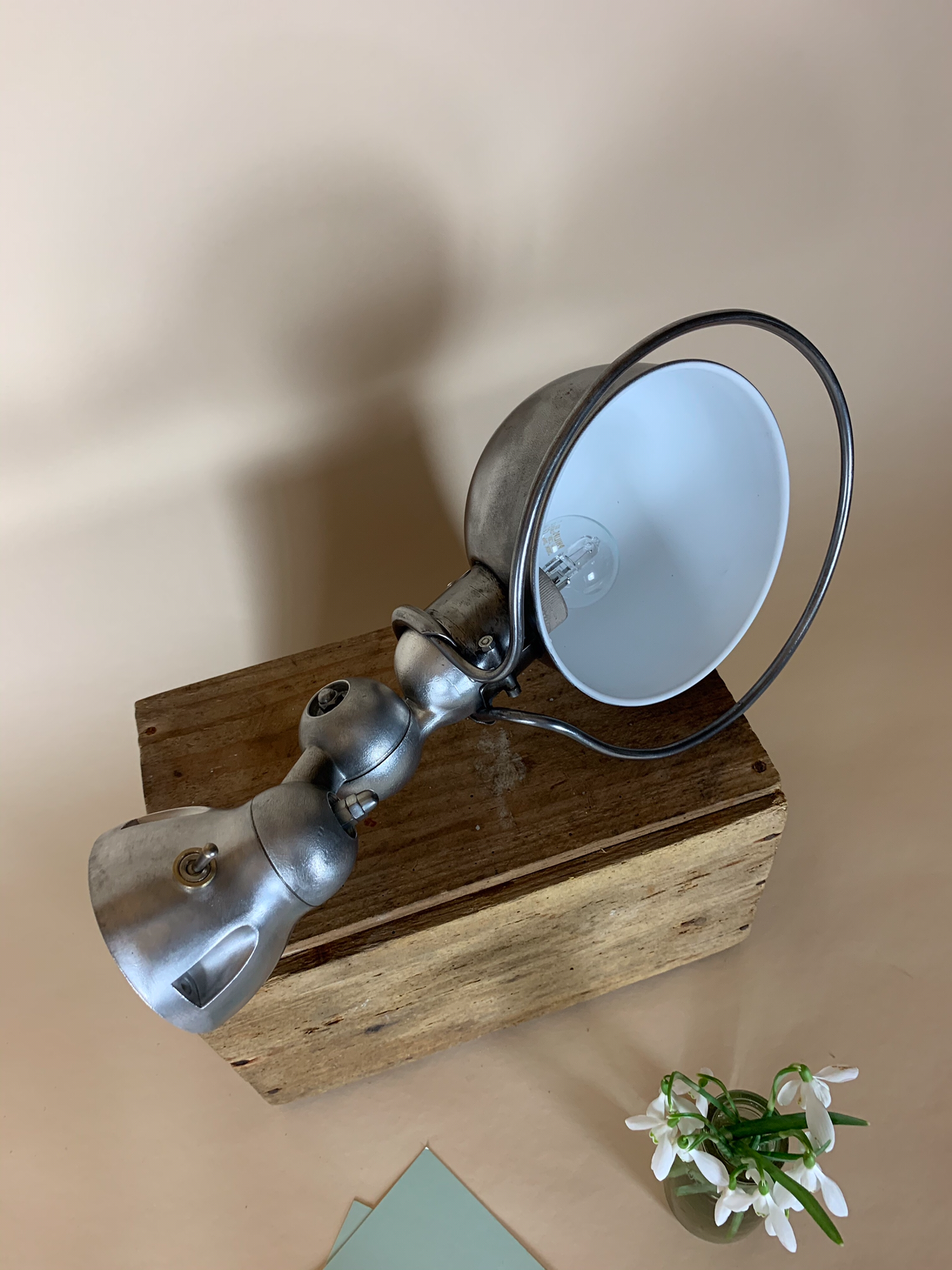 Jieldé vägglampa med strömbrytare