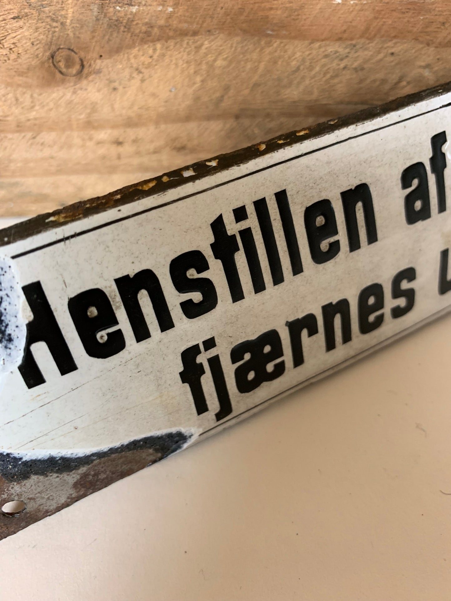 Gammal och rolig emaljskylt