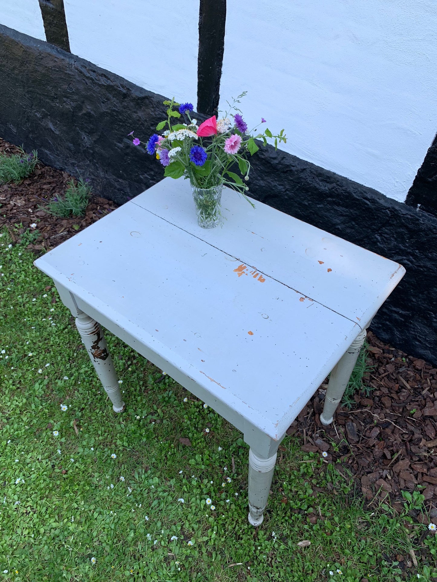 Gammalt bord med patina
