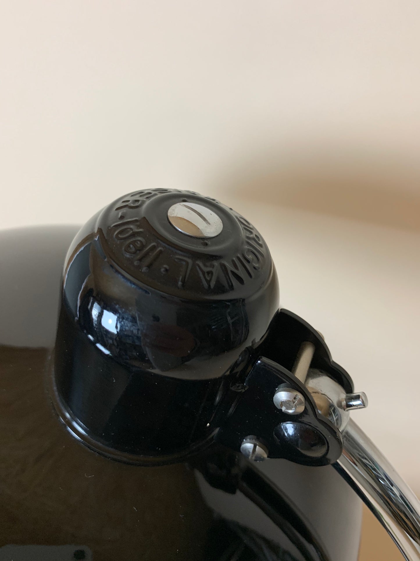 Kaiser Idell modell 6631 - Svart