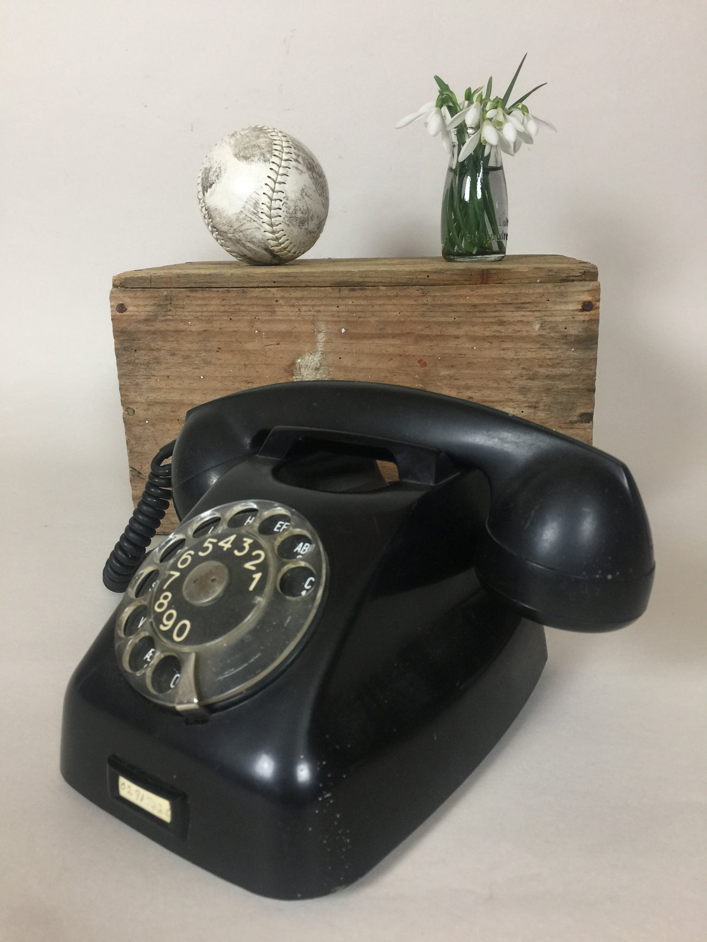 Gammal svart telefon