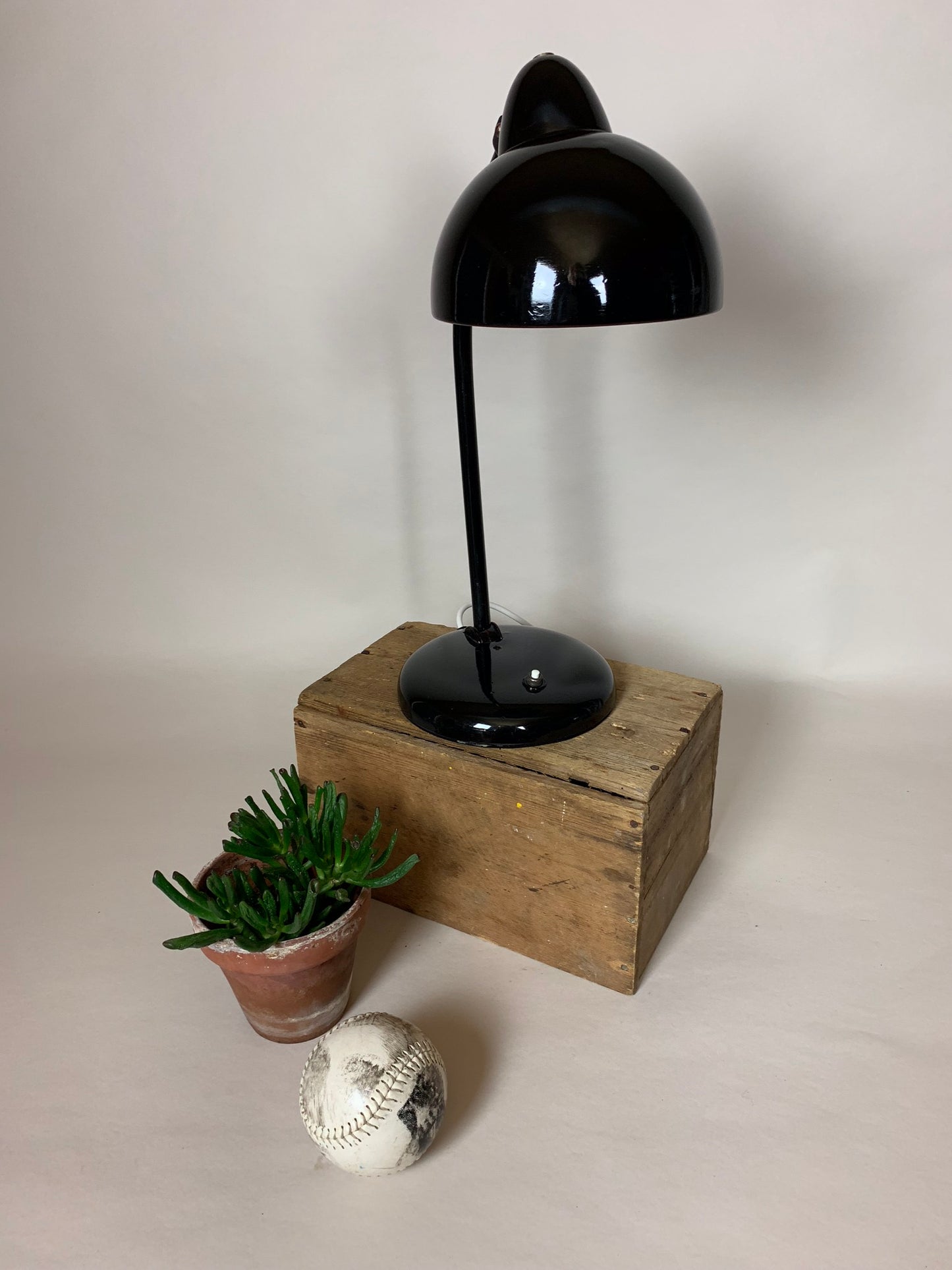 Svart vintage lampa