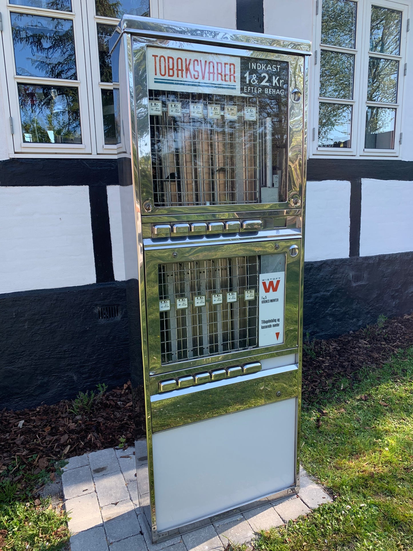 Vacker gammal varuautomat för cigaretter