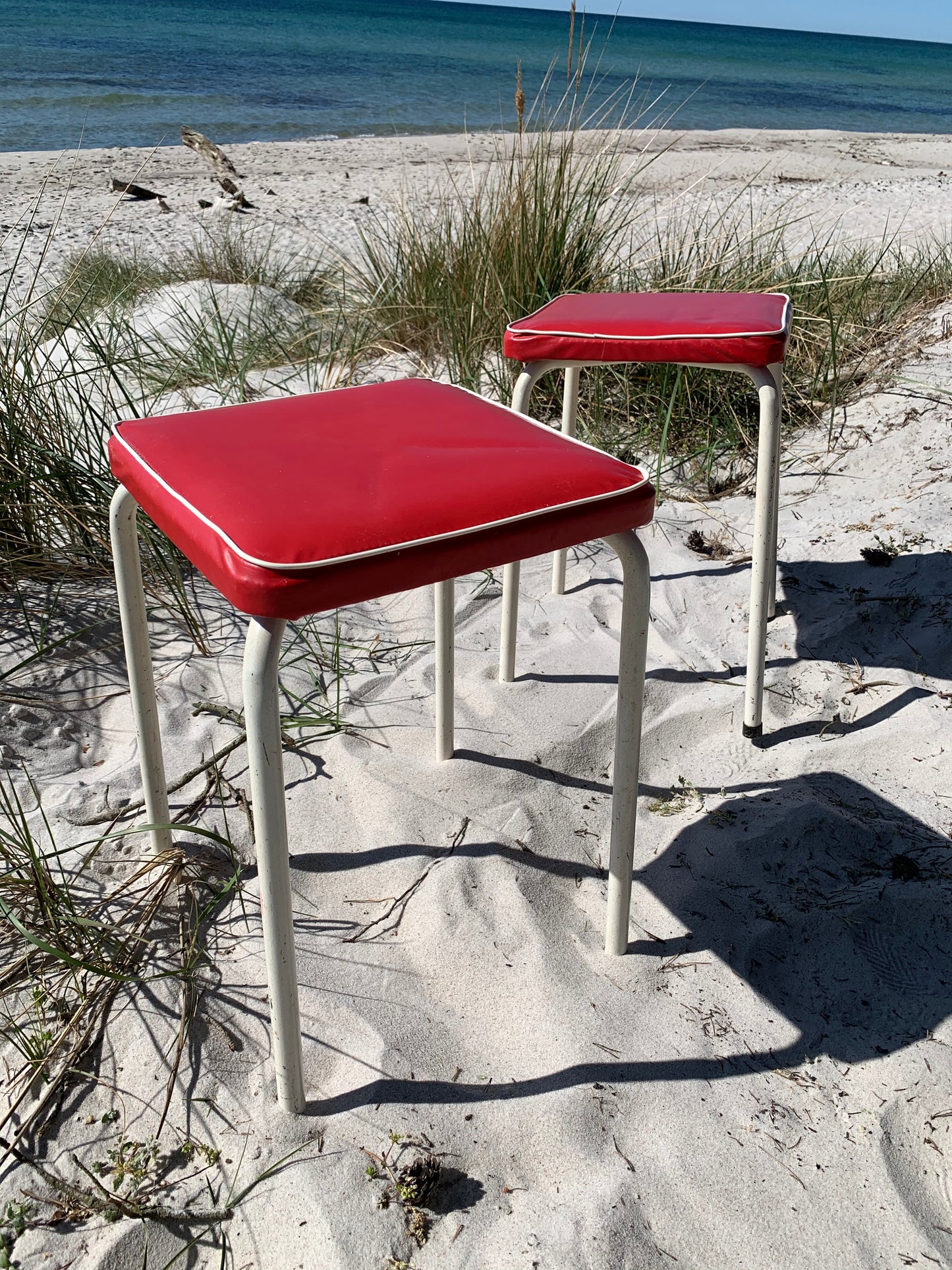 Vacker röd Retro pall - Priset är pr PCS.