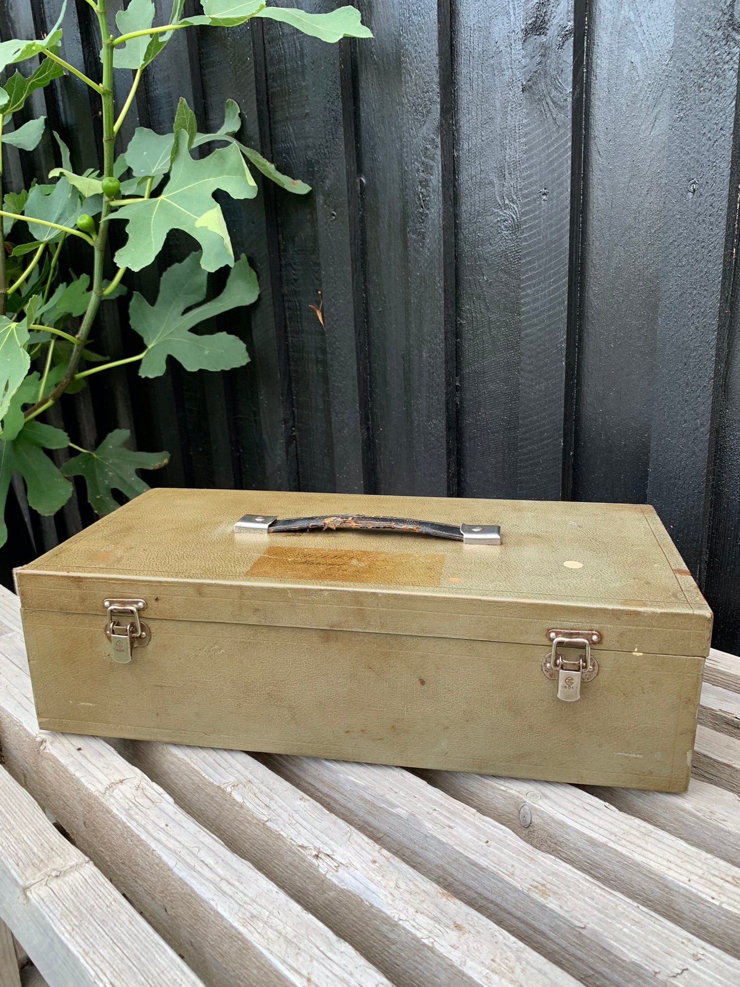 Box med små fack inuti