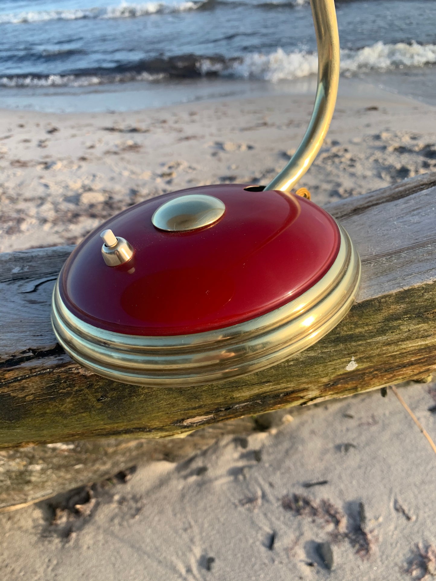 Helo bordslampa - Röd/mässing