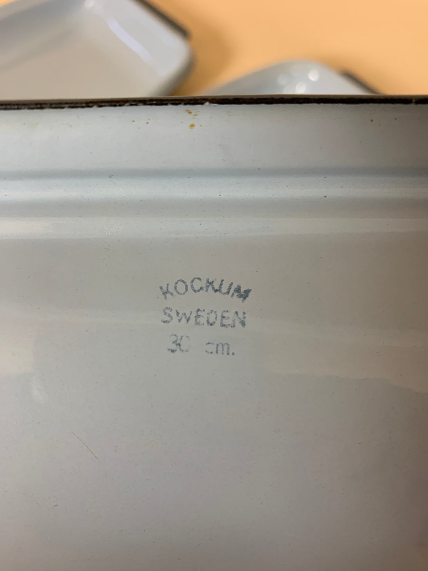 Emaljfat i vacker ljusblå färg - Priset är pr PCS.