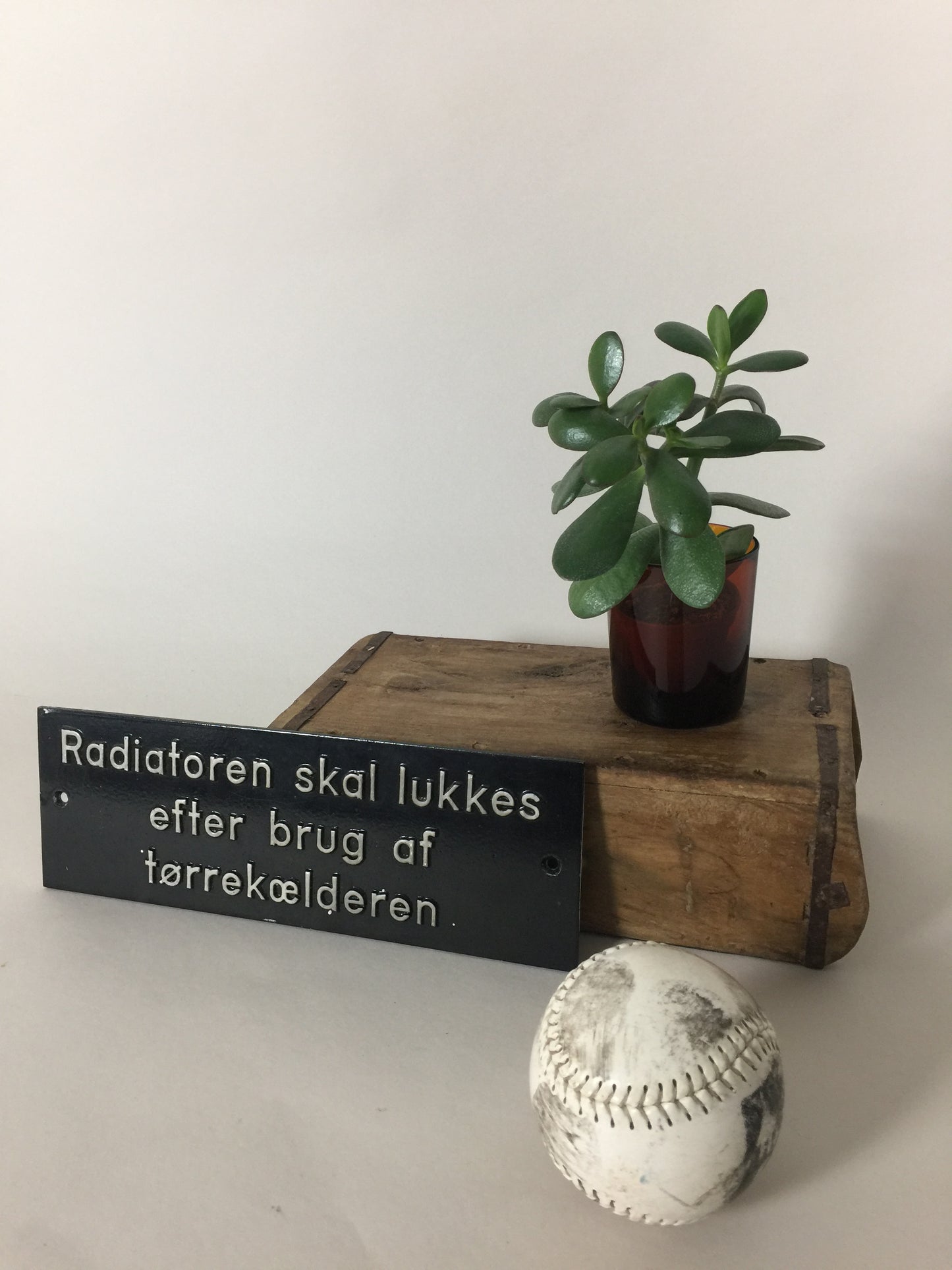 Rolig gammal skylt