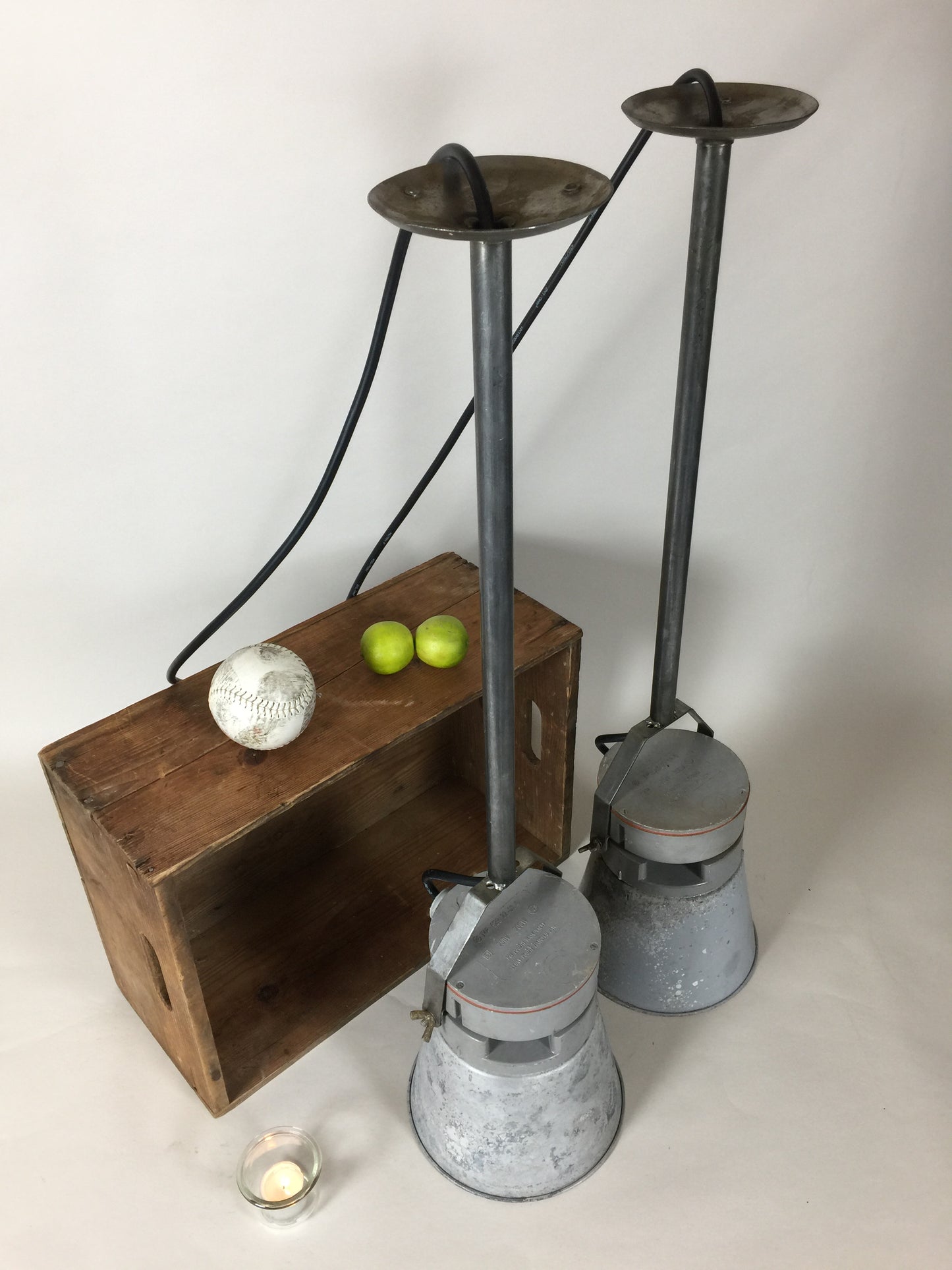 Fin rå tak- eller vägglampa (pris är per styck)
