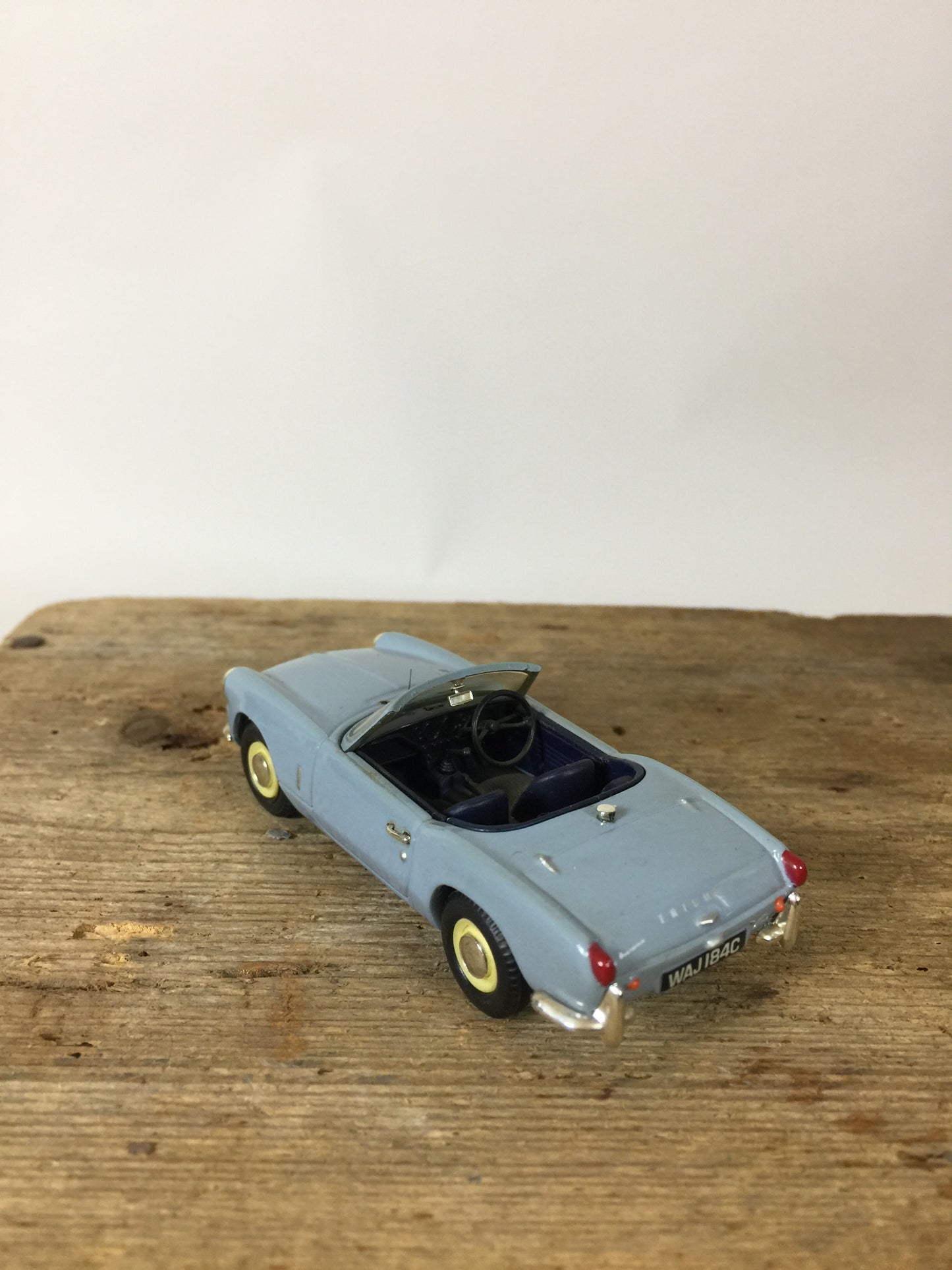 Fin Triumph Spitfire modellbil