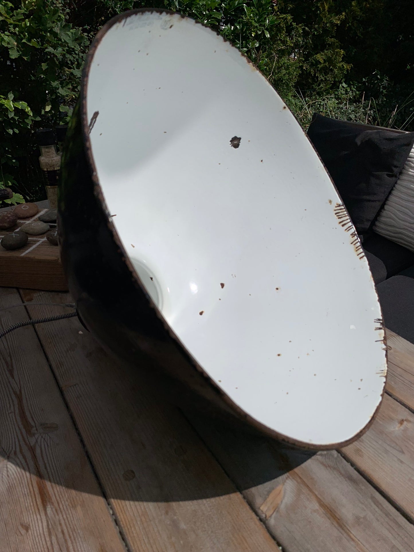 Stor rå och industriell lampa