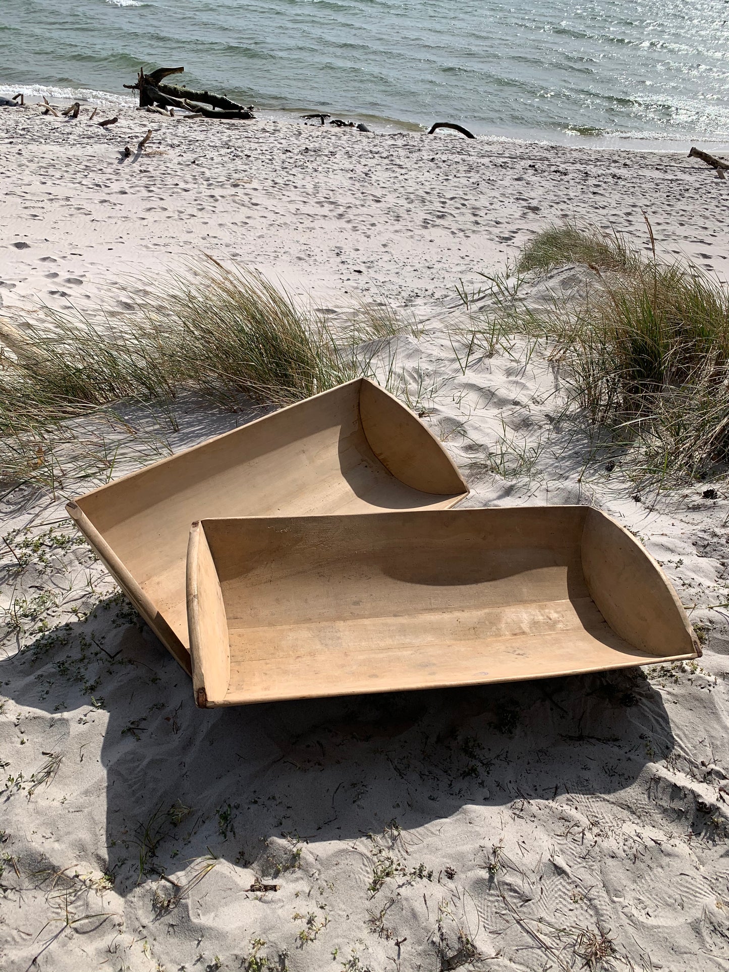 Stort tråg med vackra järnbeslag - Priset är pr PCS.