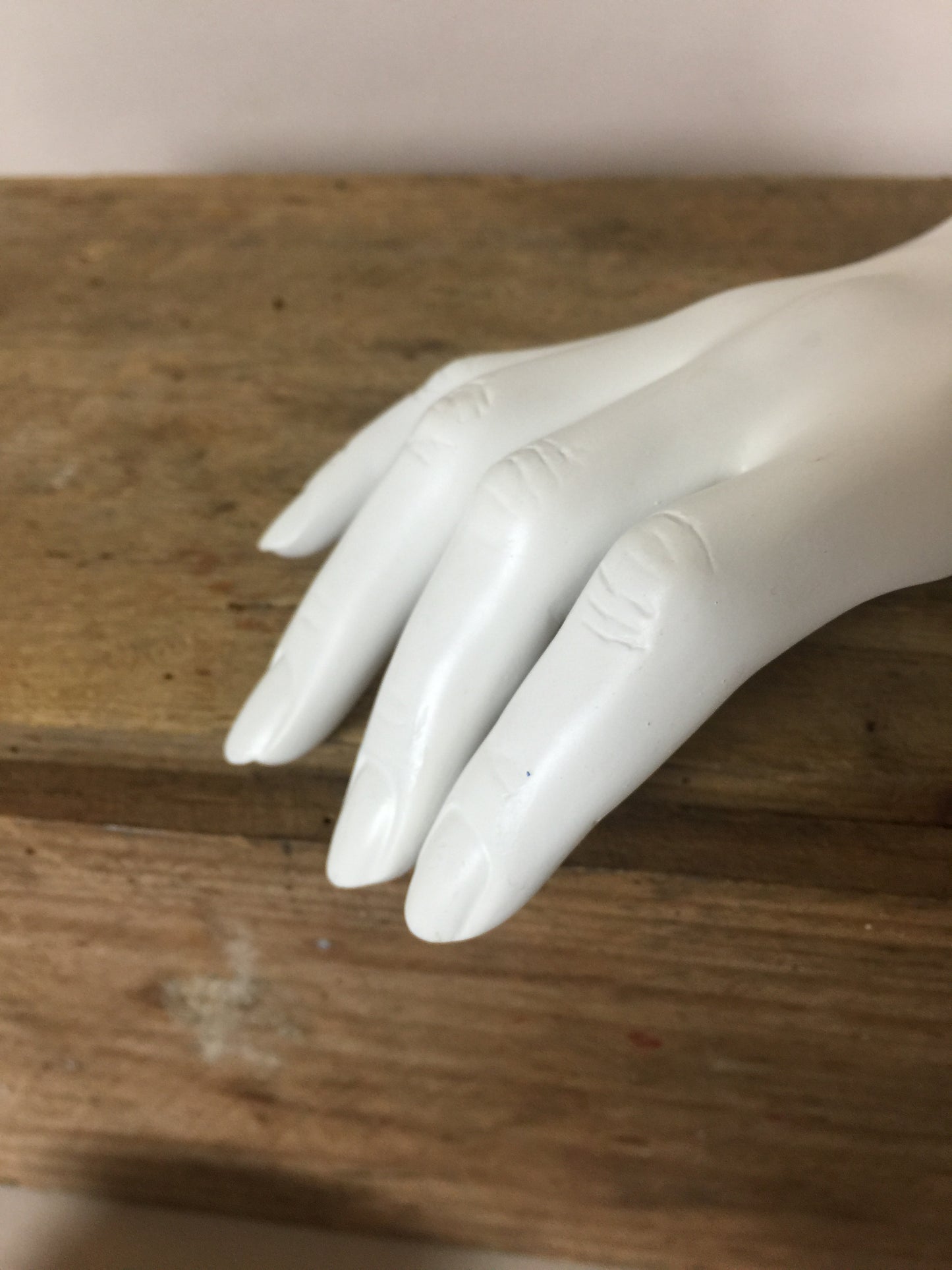 Hand med fina detaljer