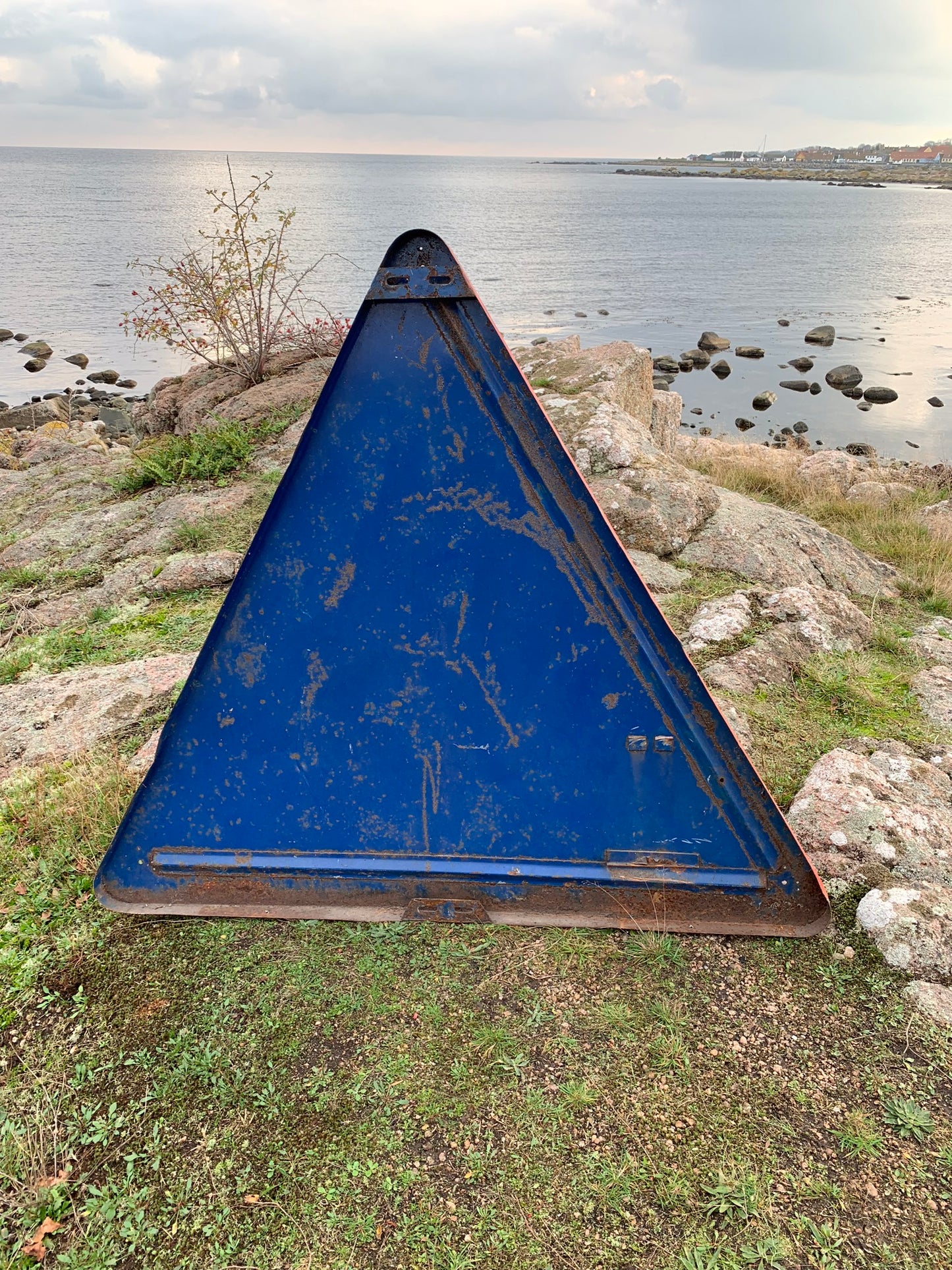 Mycket stor och mycket unik fransk trafikskylt