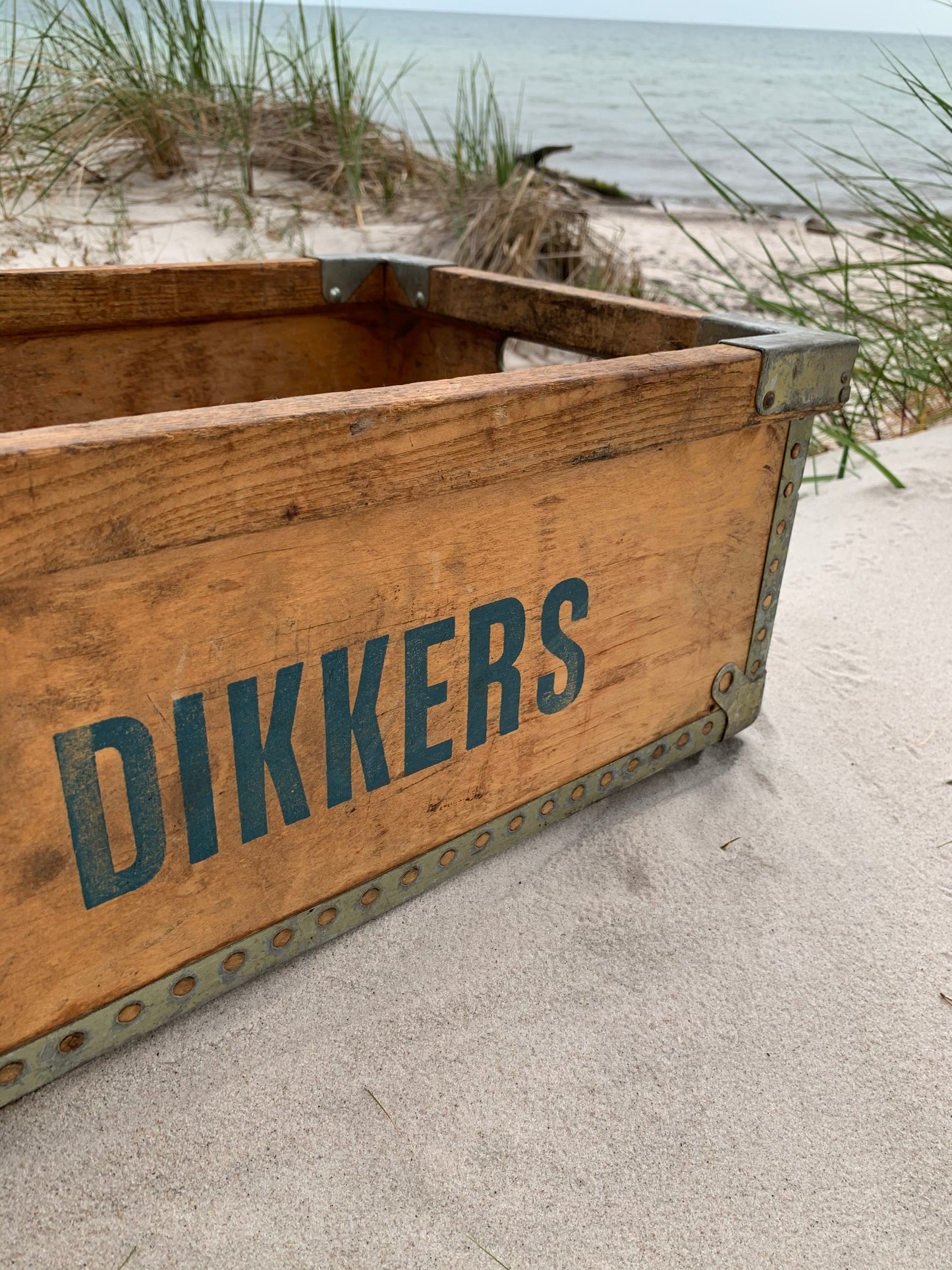 Box DIKKERS