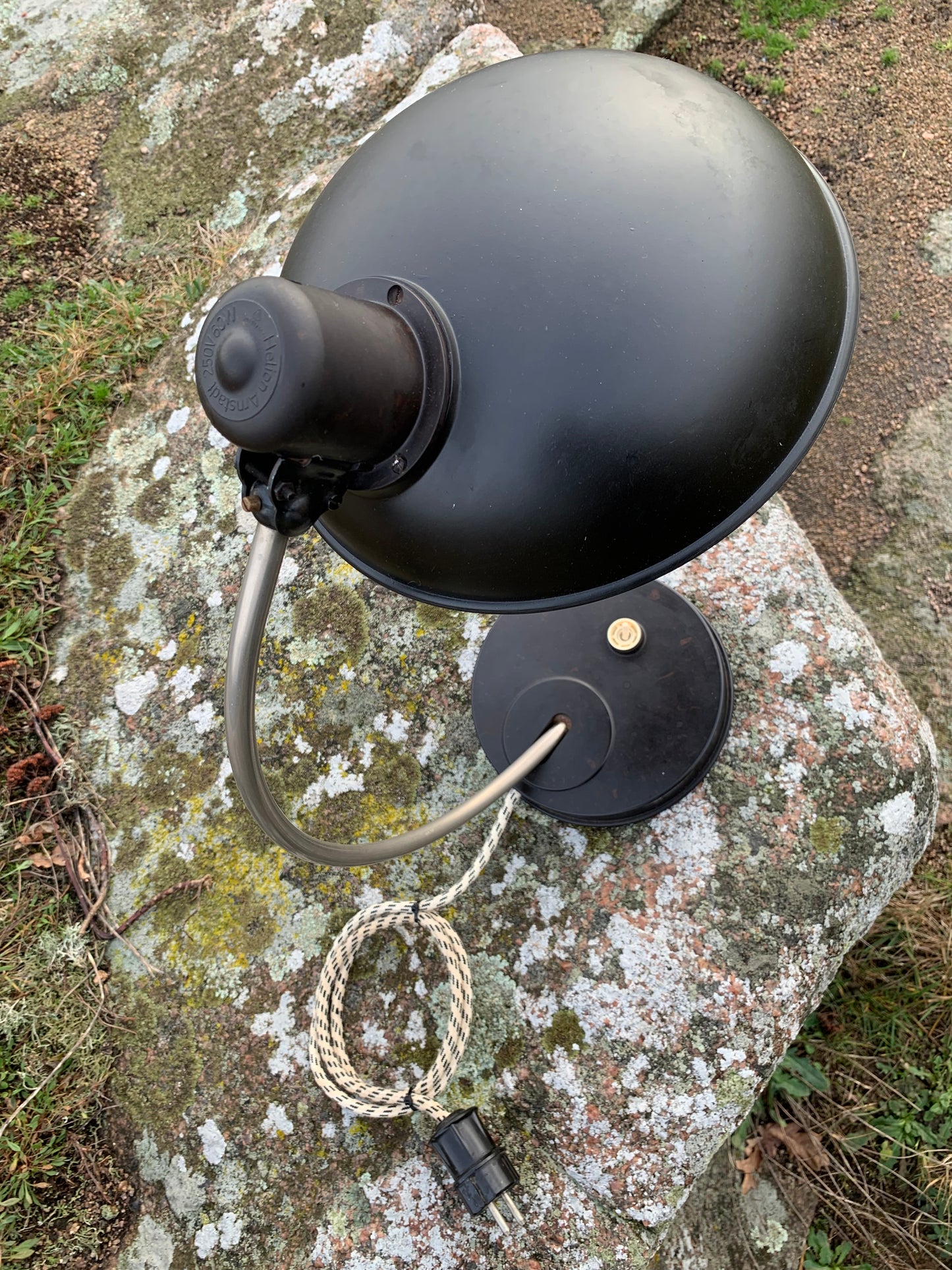 Helion vintage lampa i bakelit