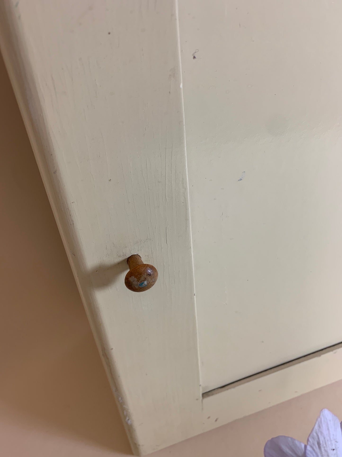 Fint litet medicinskåp