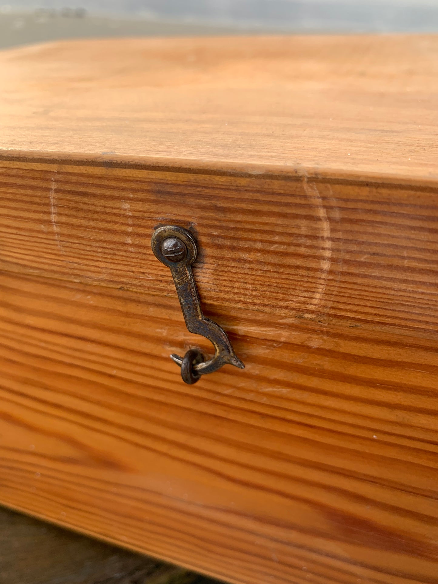 Trälåda med lock