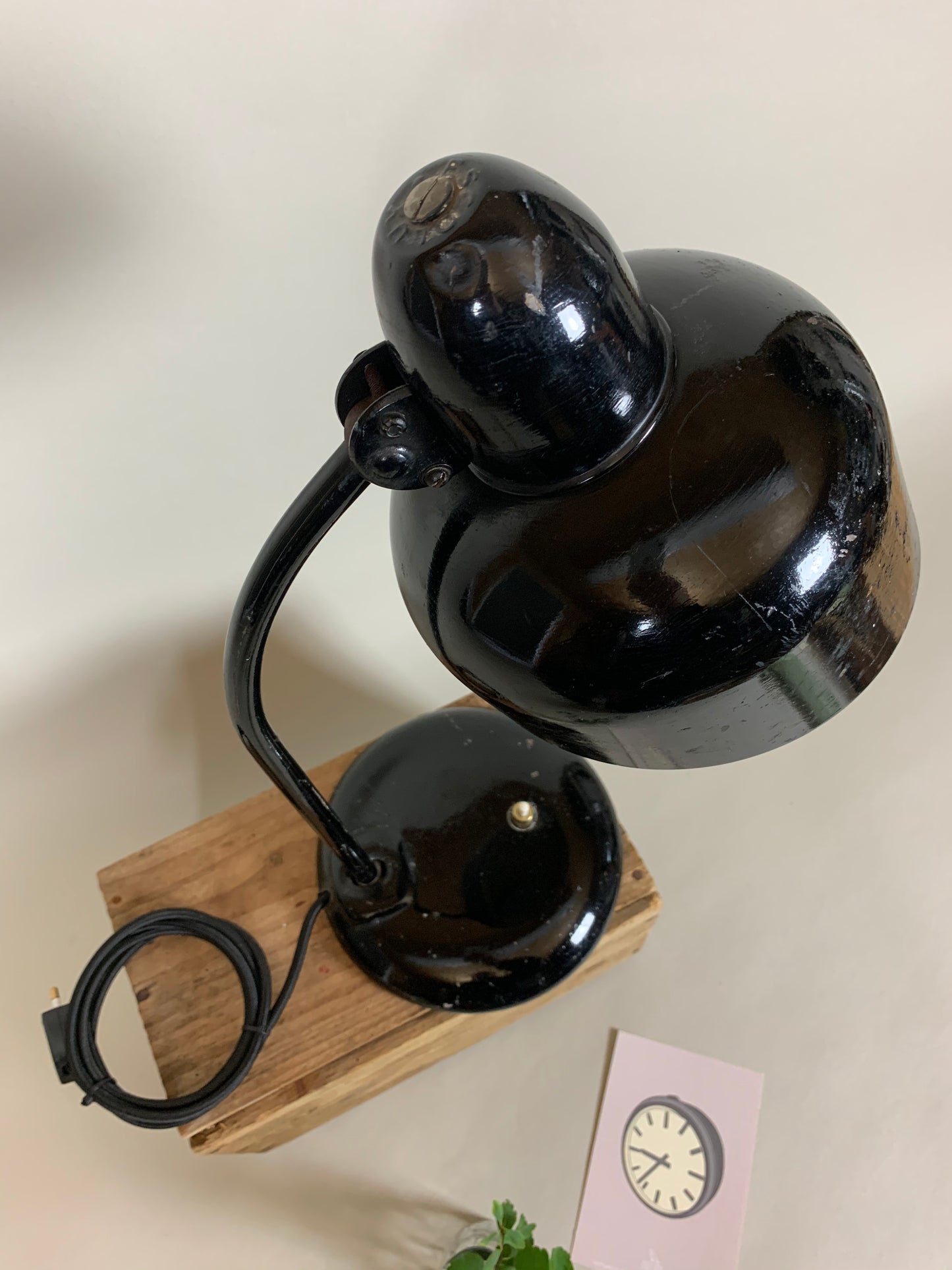 Svart Escolux vintage lampa med massor av vacker patina