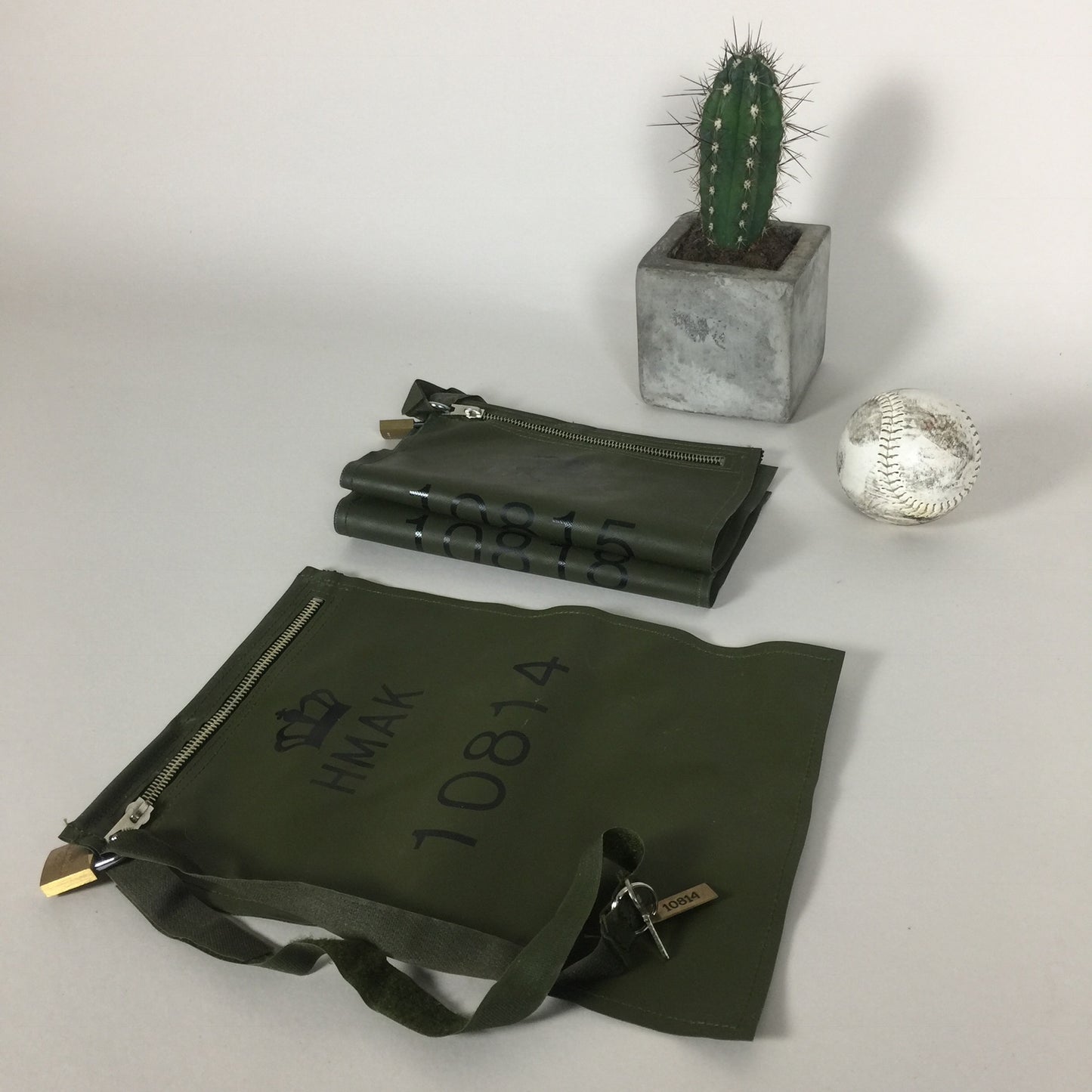 Militärväska med lås och numrerad nyckel (Pris är per styck)
