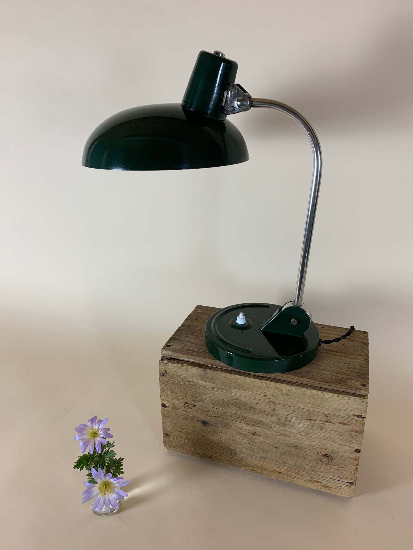 Bordslampa designad av Christian Dell för Koranda