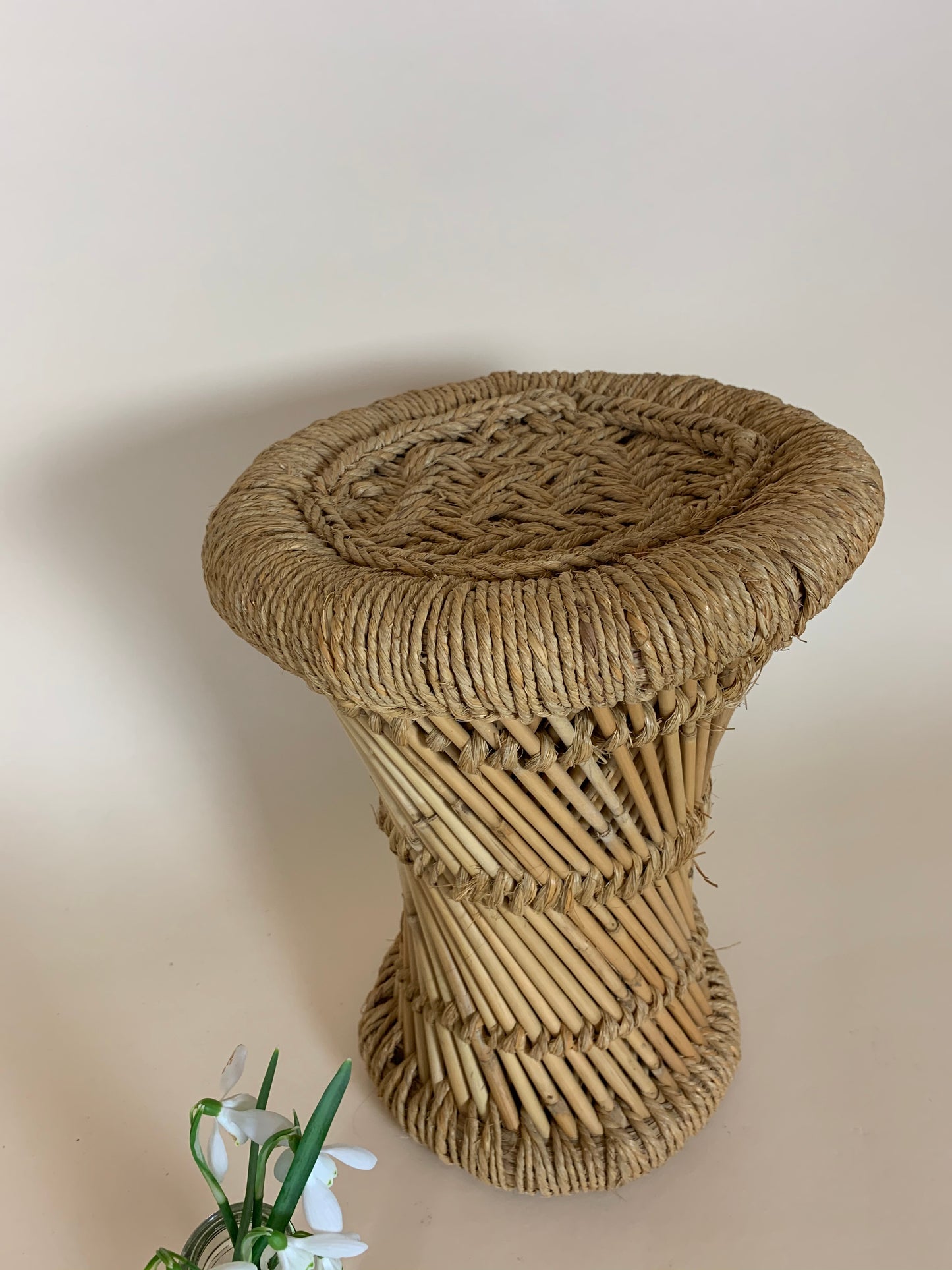Wicker pall