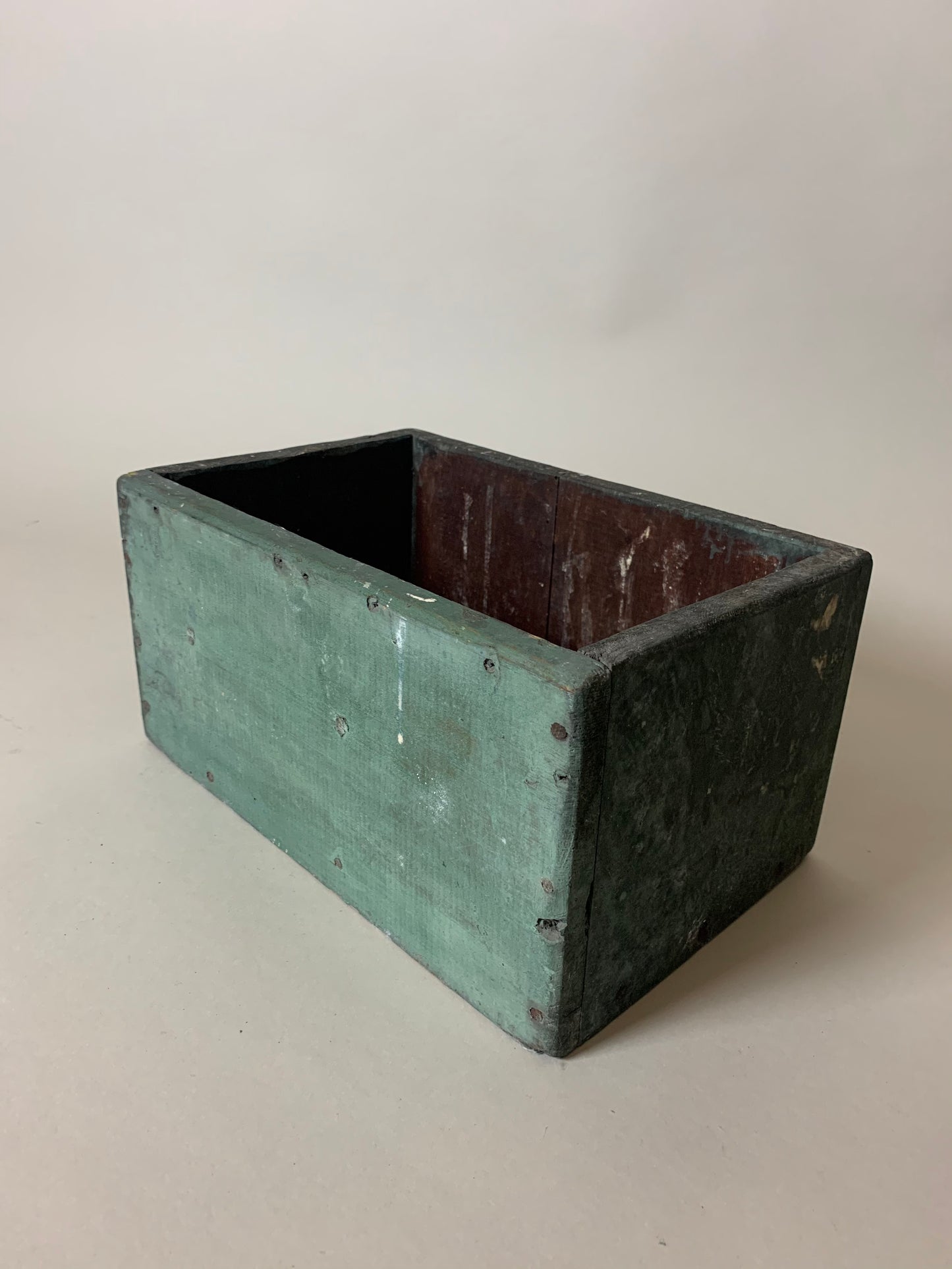 Grön trälåda med patina