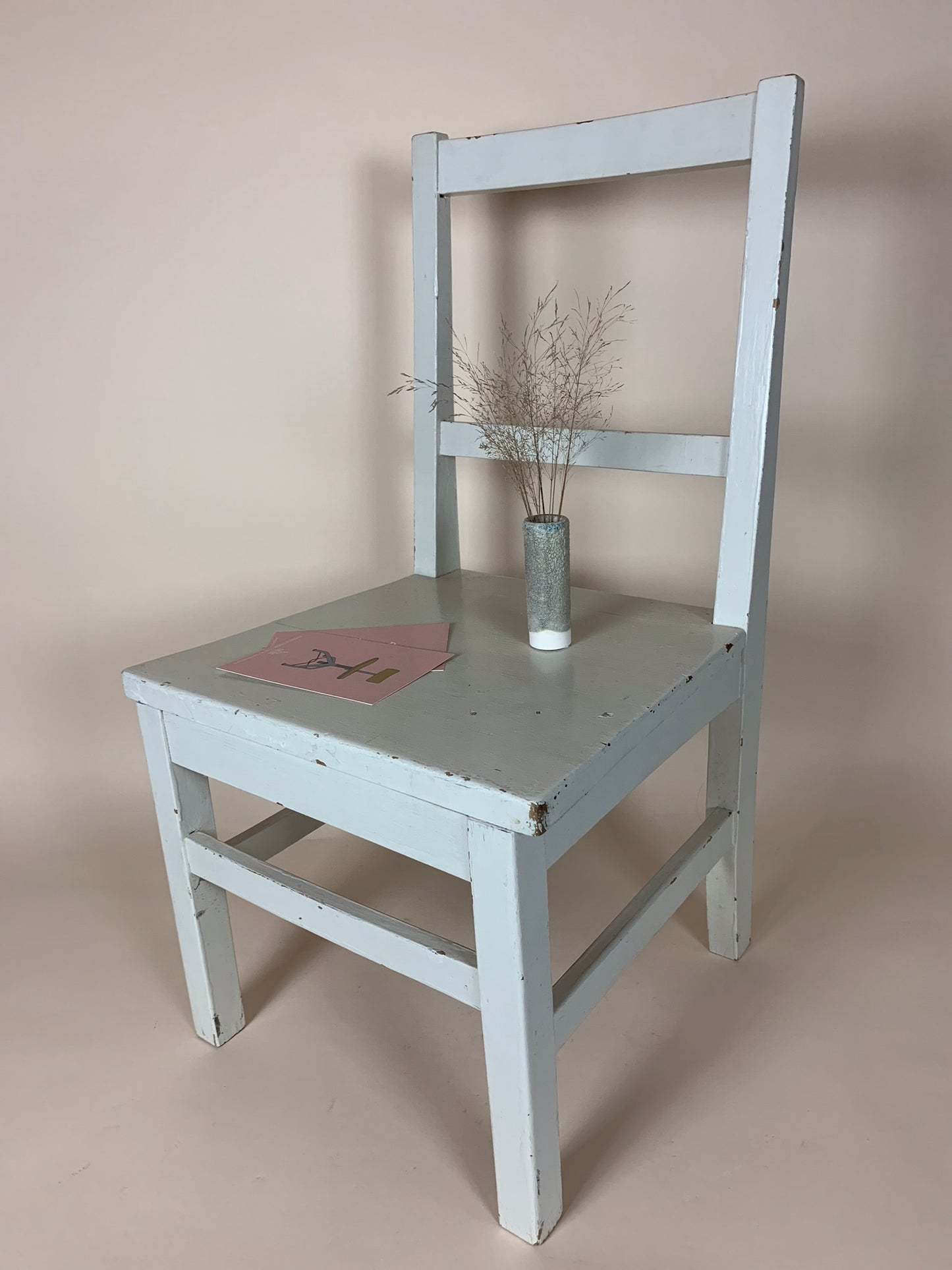 Svensk barnstol med vacker patina