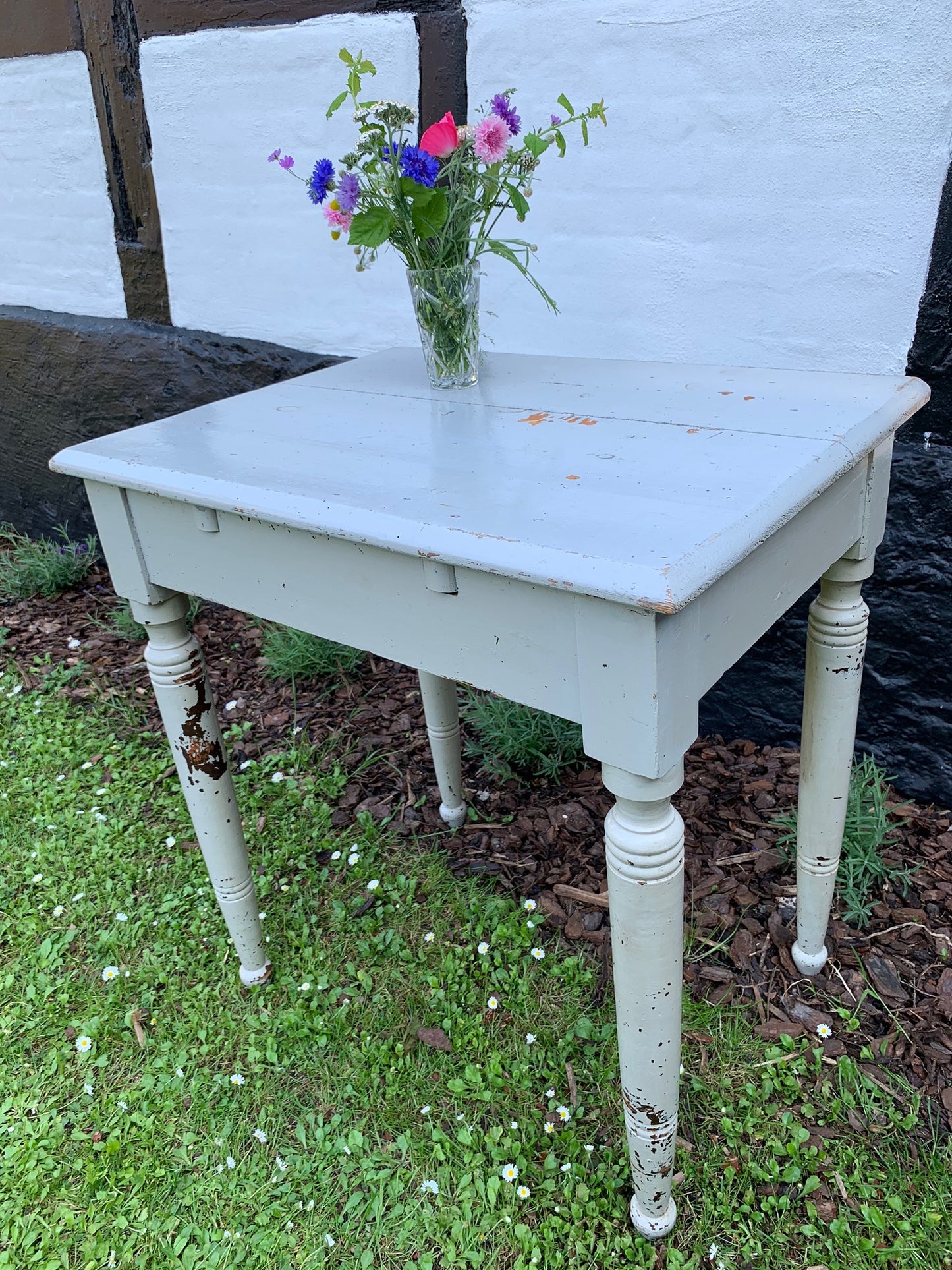 Gammalt bord med patina