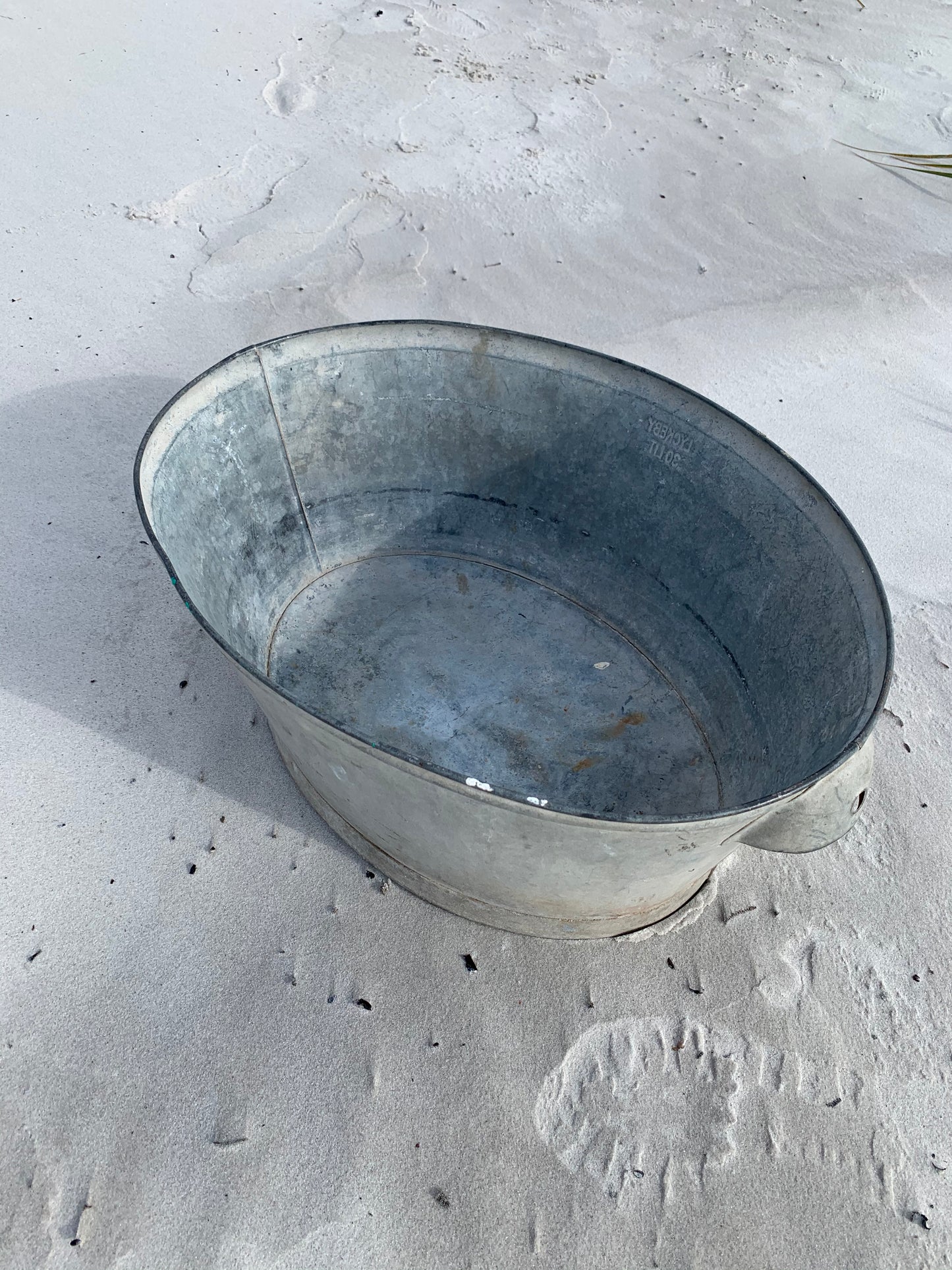Vacker gammal zinkbalja med fina detaljer