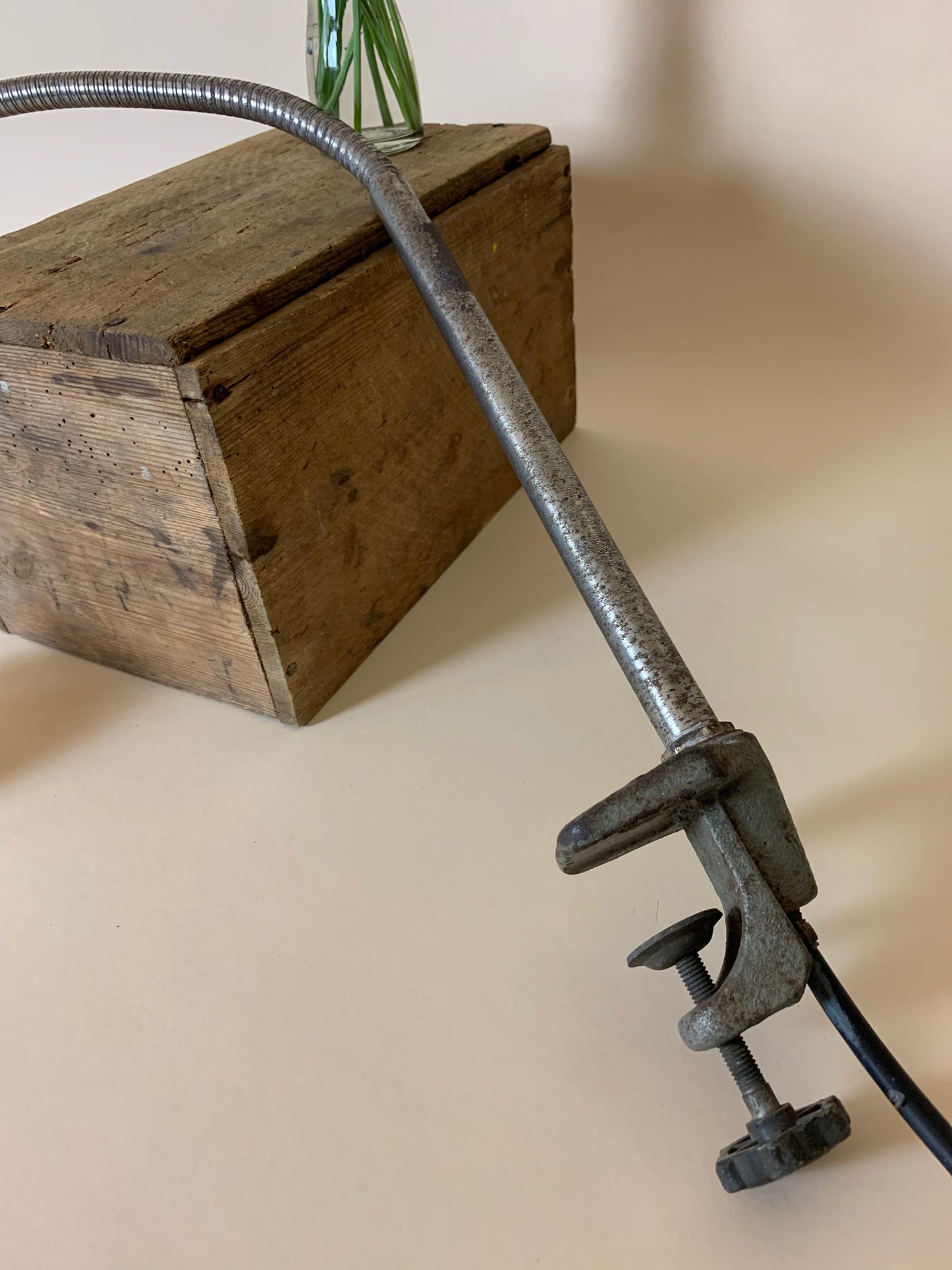 Vacker polsk arkitektlampa - Vit