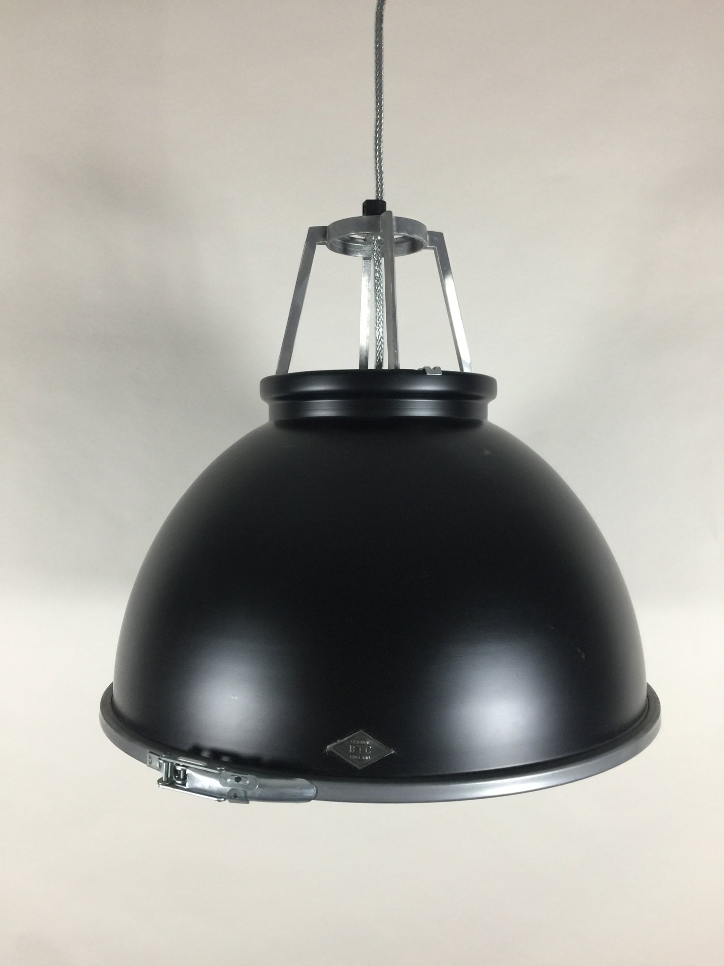 Original BTC lampa - Titan stor modell med sandblästrat glas