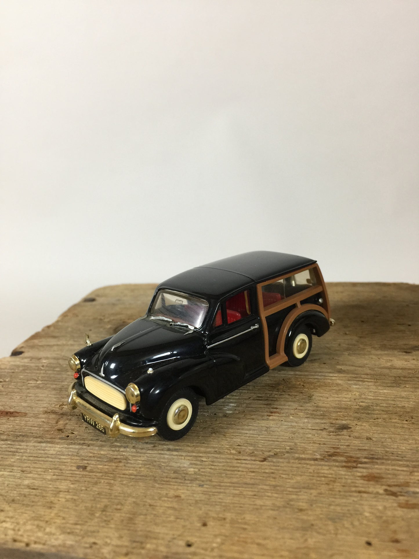 Fin Morris modellbil