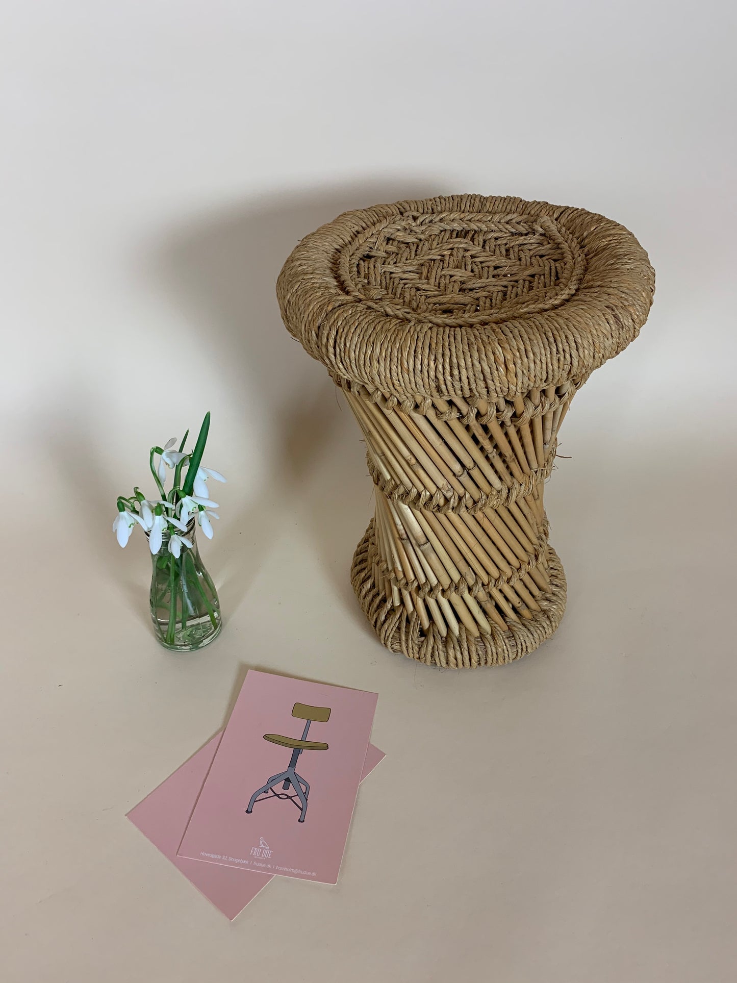 Wicker pall