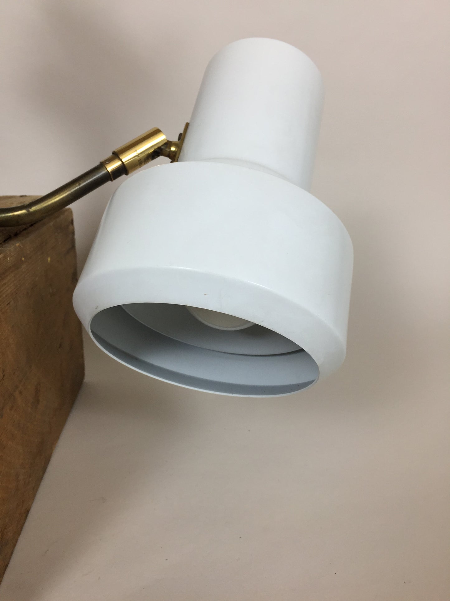 Fin gammal Vitrika vägglampa