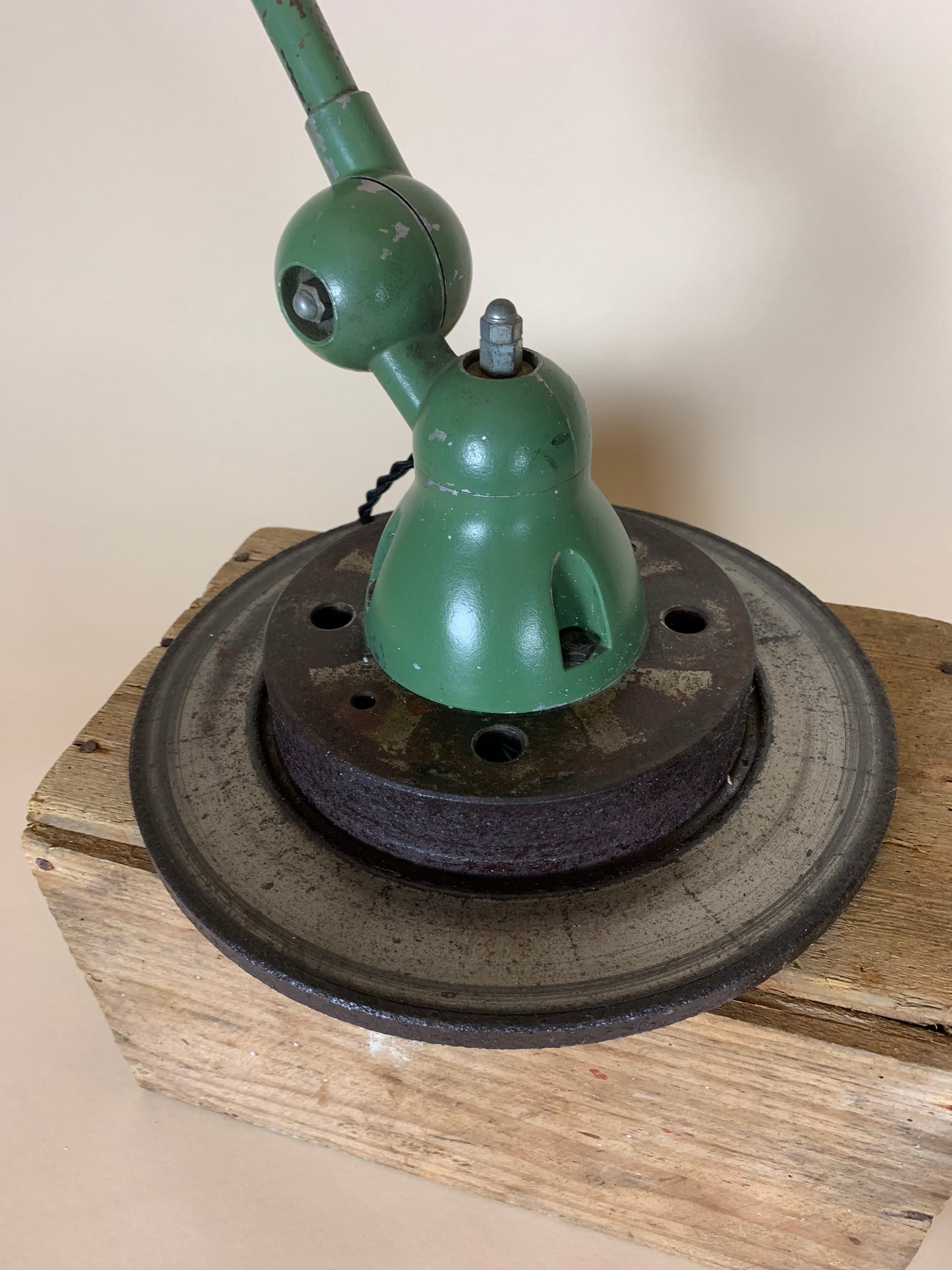 Jieldé lampa i grönt för vägg eller bord