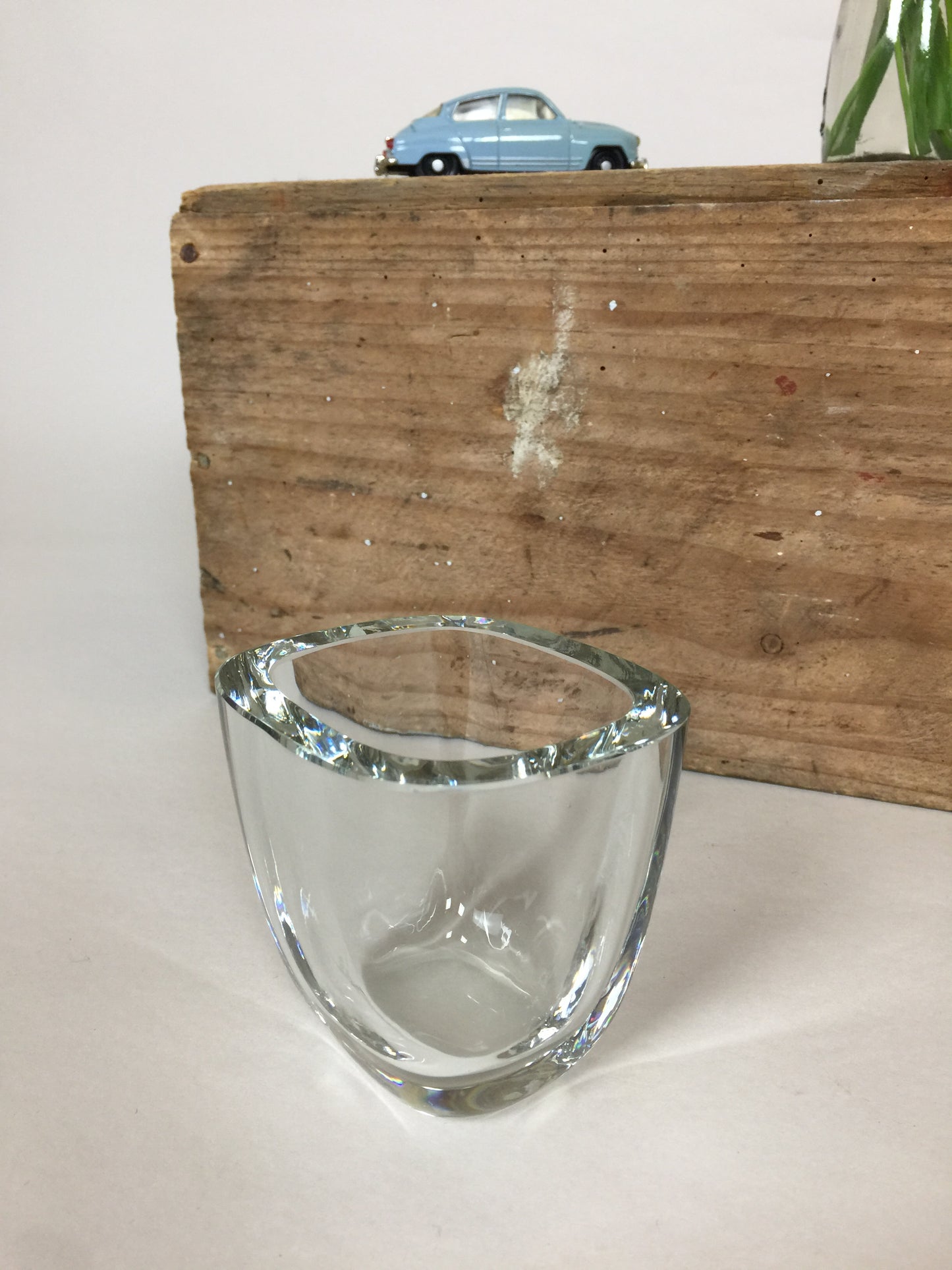 Vacker gammal glasvas - troligen från Strömbergshyttan i Sverige