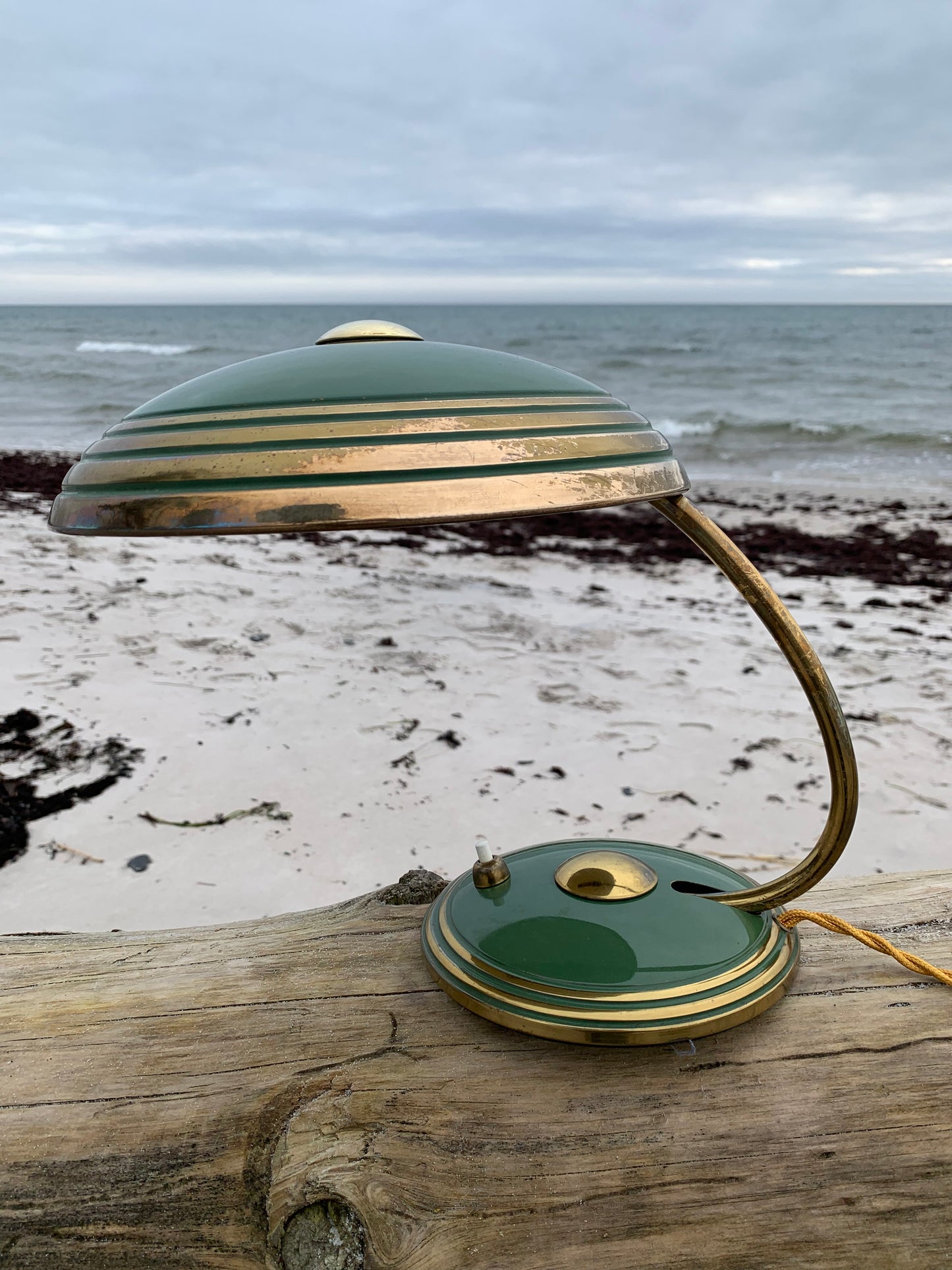 Helo lampa - Grön/mässing