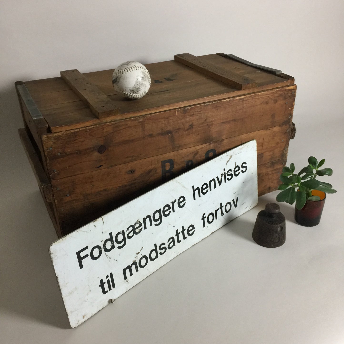 Skylt med vänlig information
