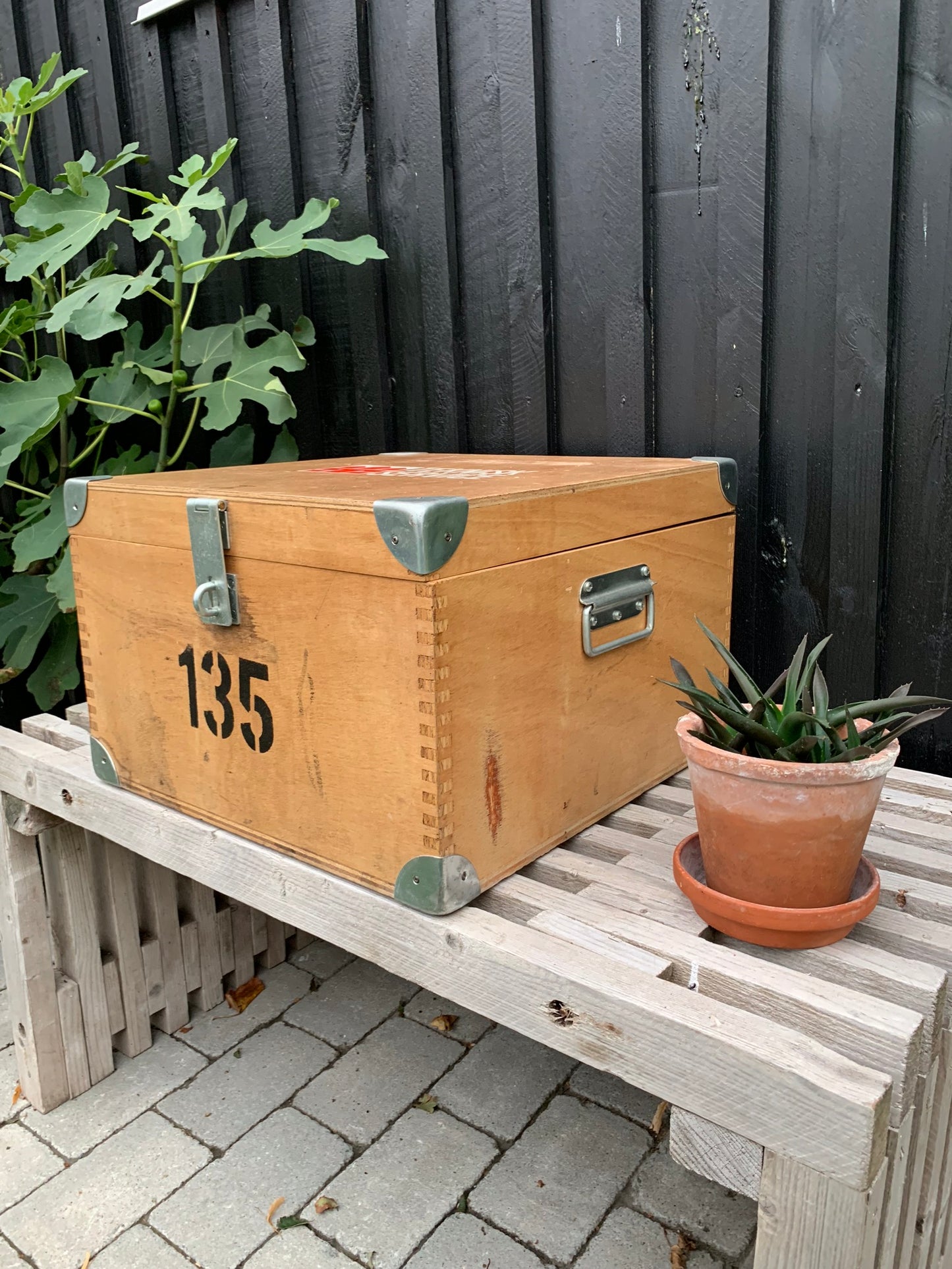 Trälåda med handtag