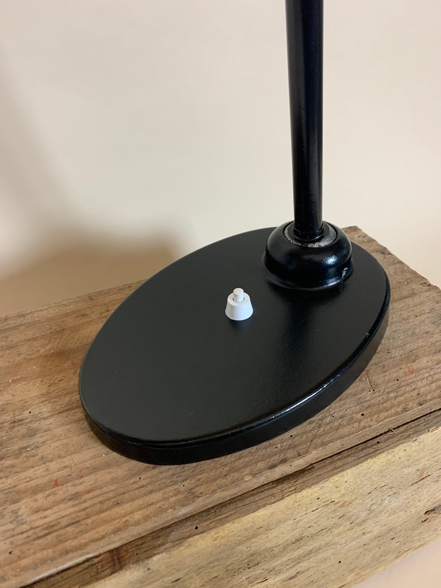 Lampa designad av Christian Dell för Bünte und Remmler