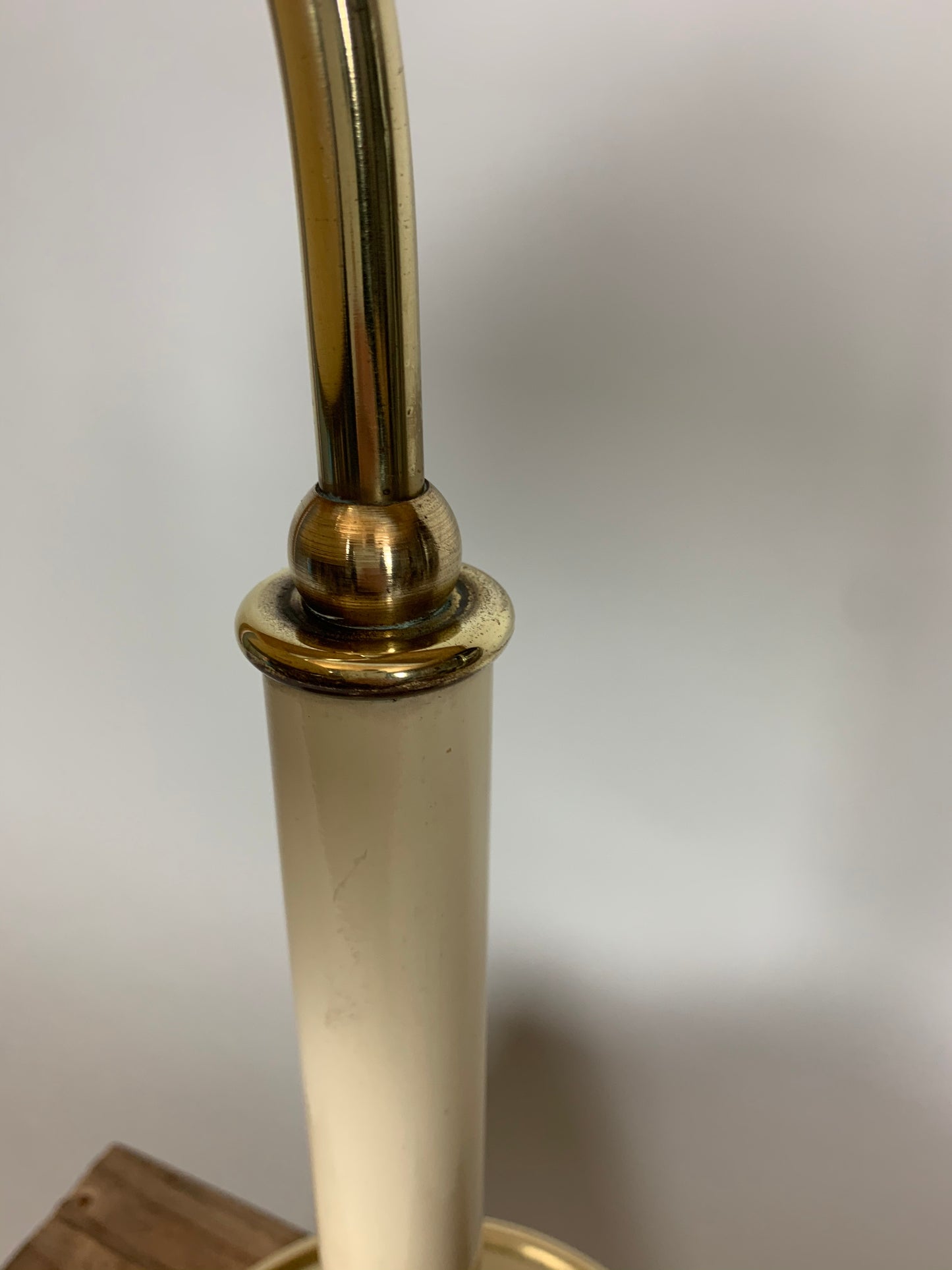 Vintage lampa med bakelitskärm