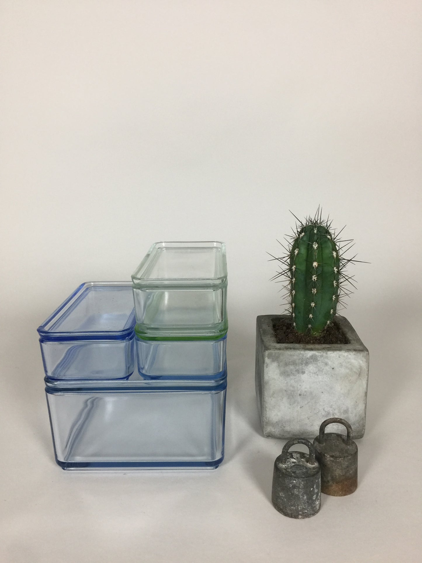 Fint och gammalt förvaringsglas med lock