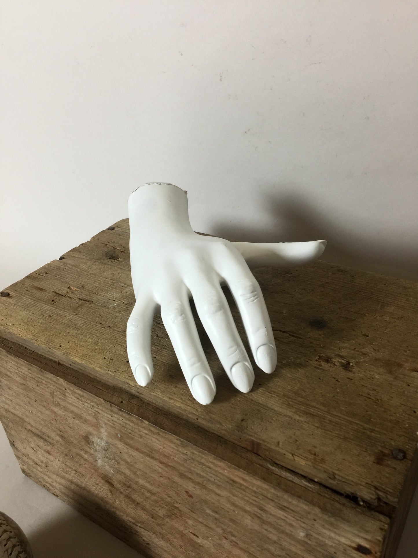 Hand med fina detaljer