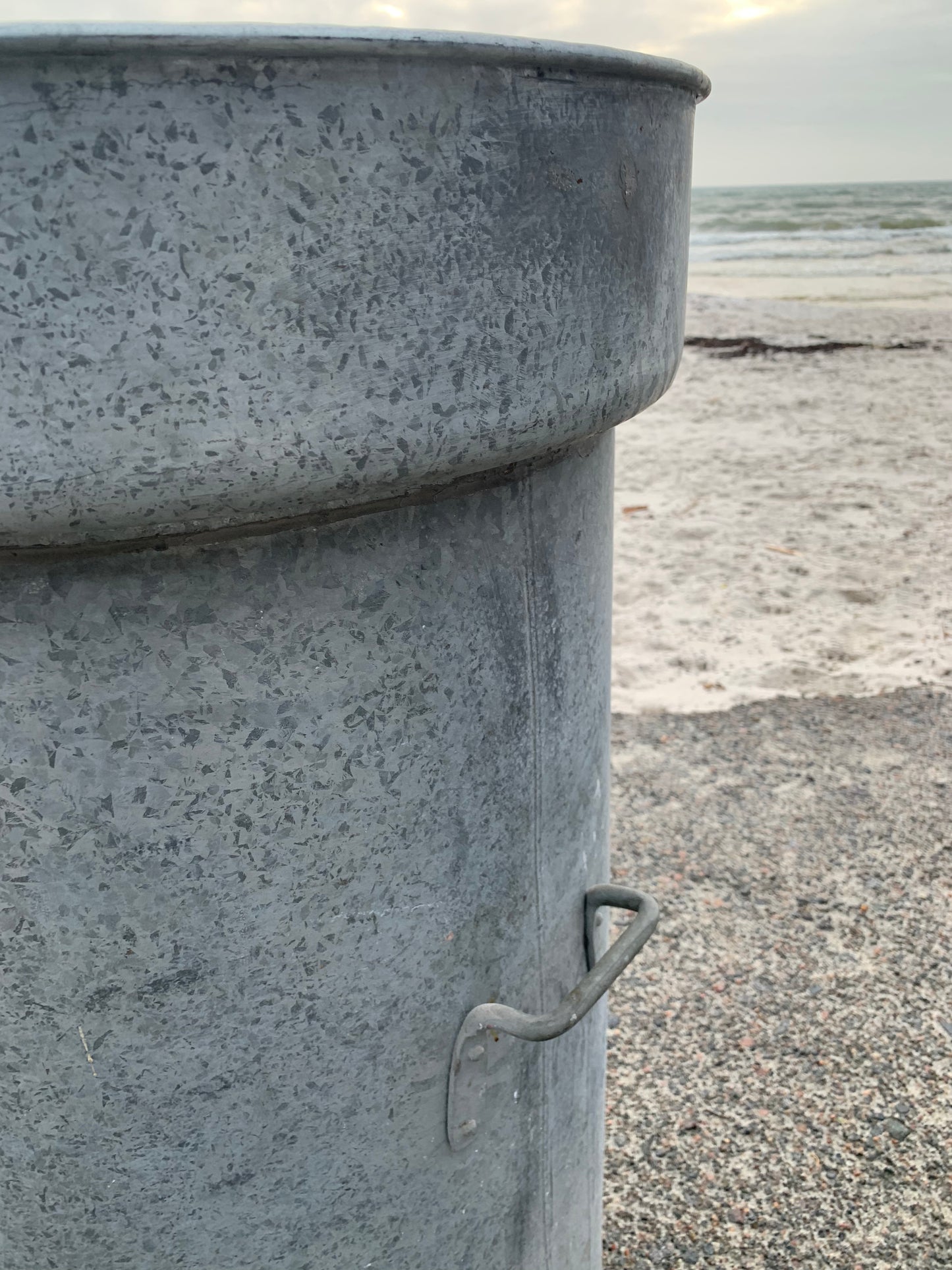 Mycket stor behållare med lock