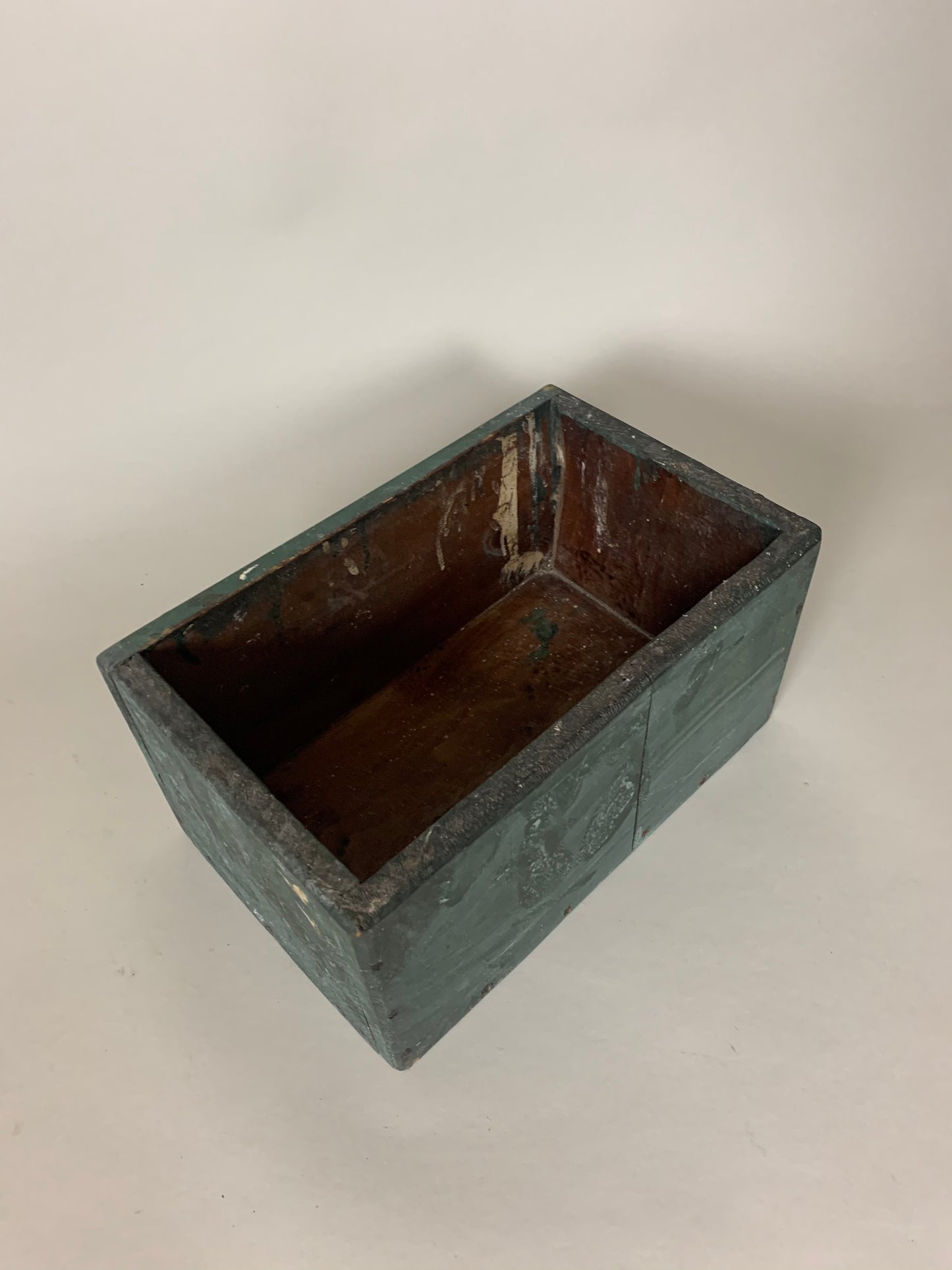 Grön trälåda med patina