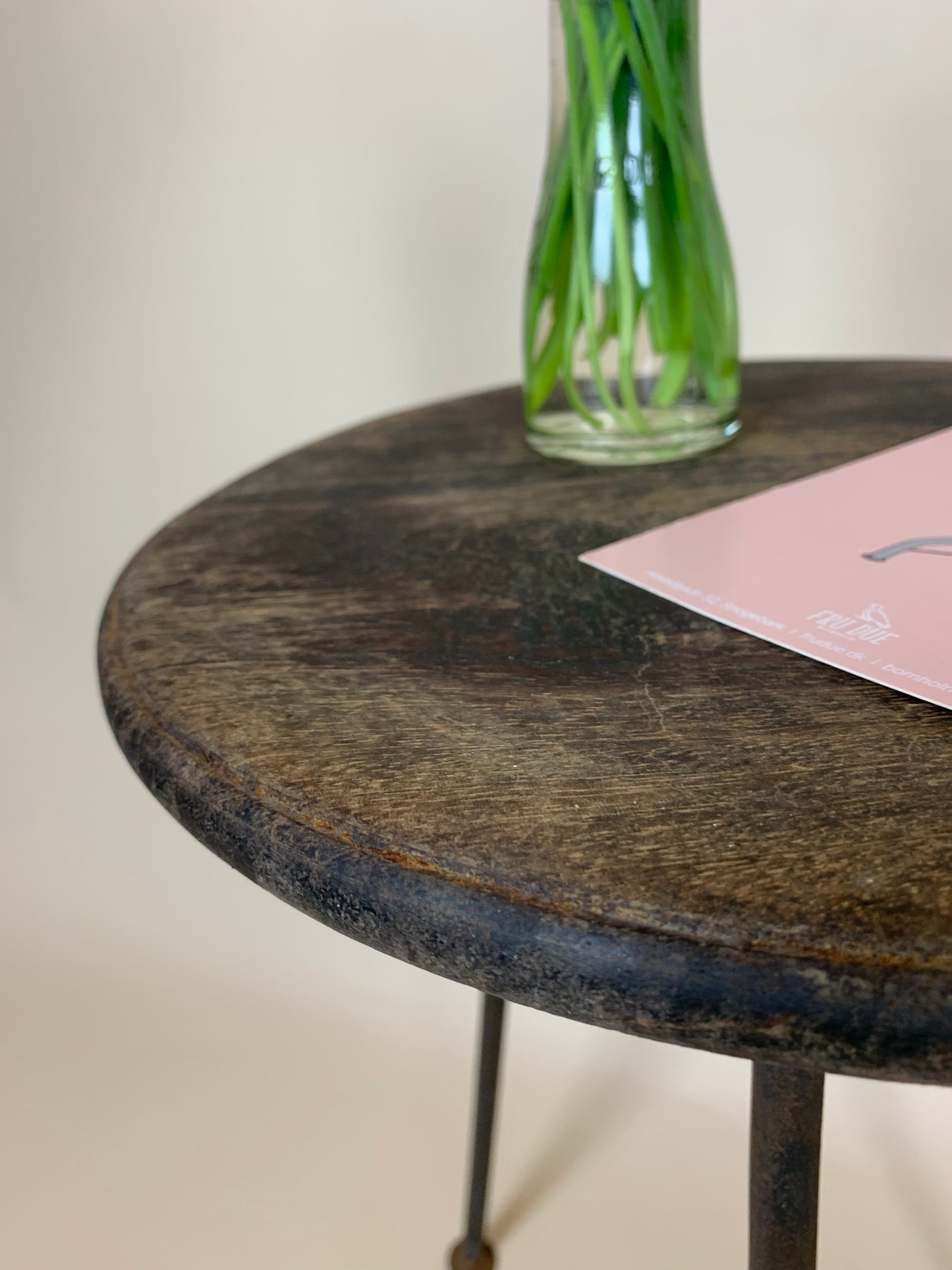 Råpall med träsits och stålben