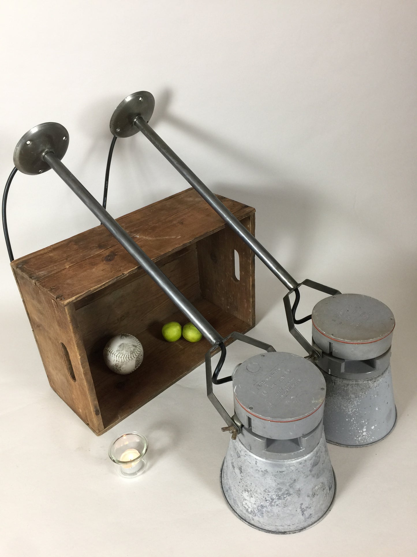 Fin rå tak- eller vägglampa (pris är per styck)