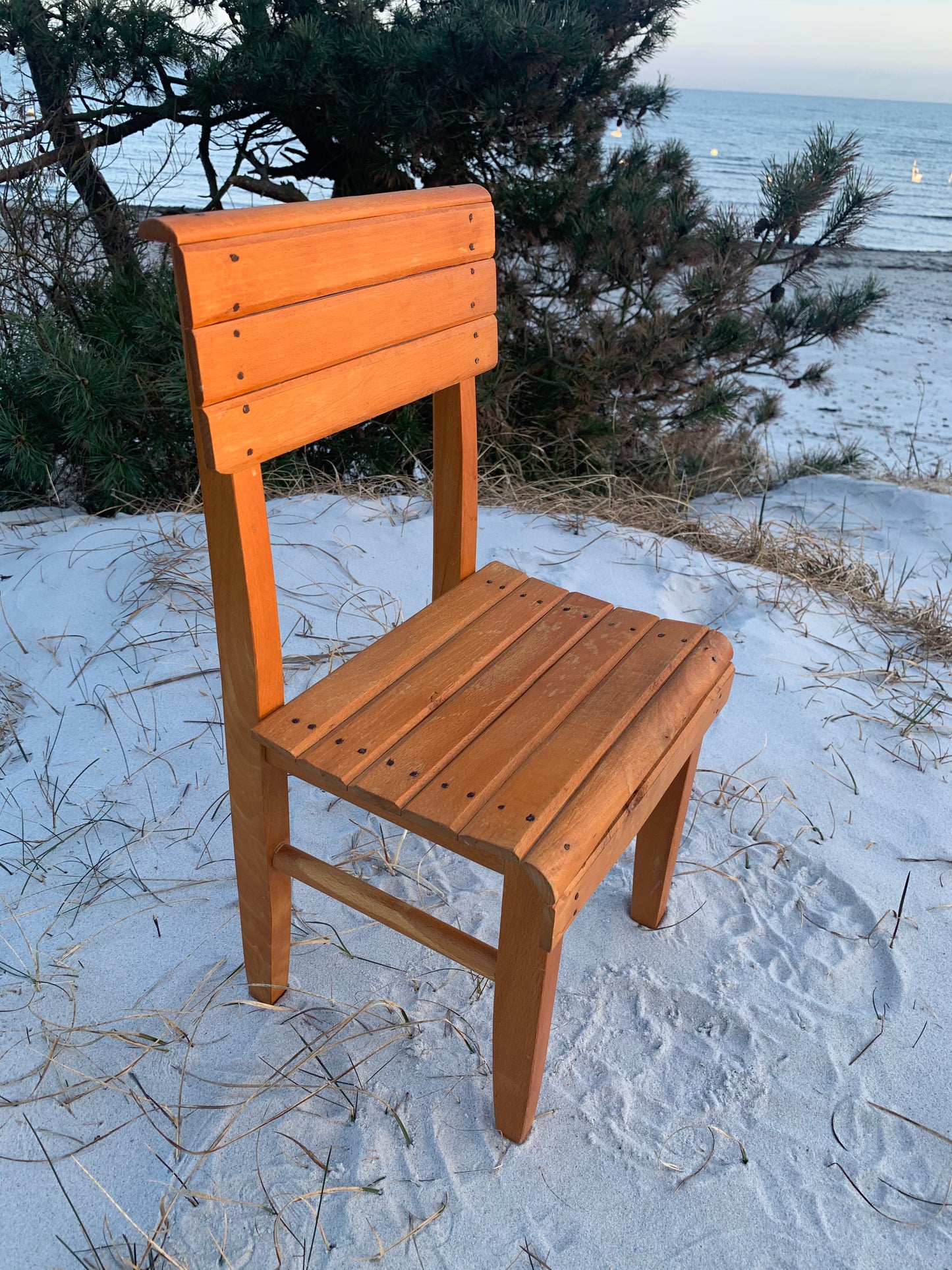 Barnstol i trä