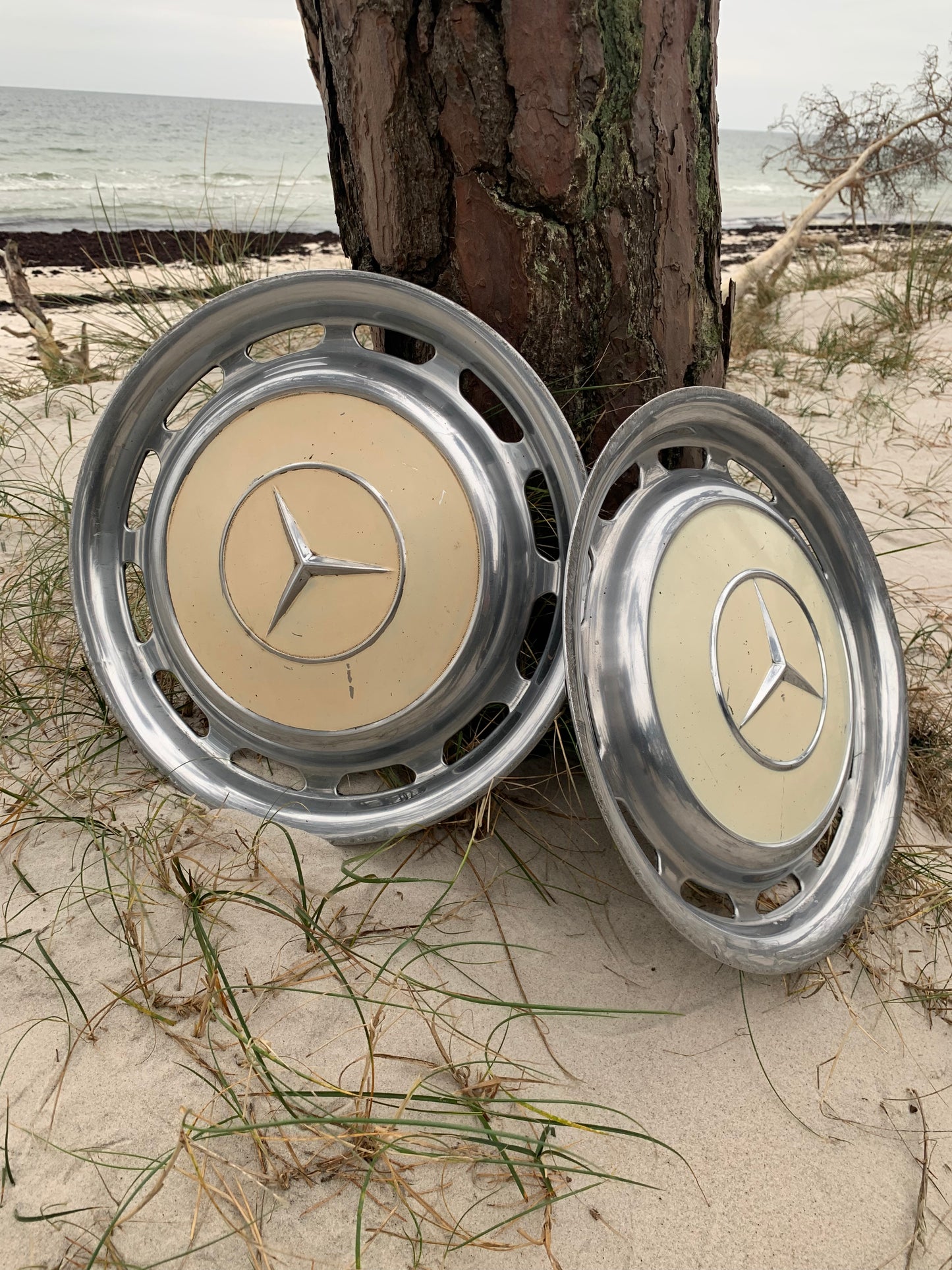Mercedes navkapsel - Krämvit